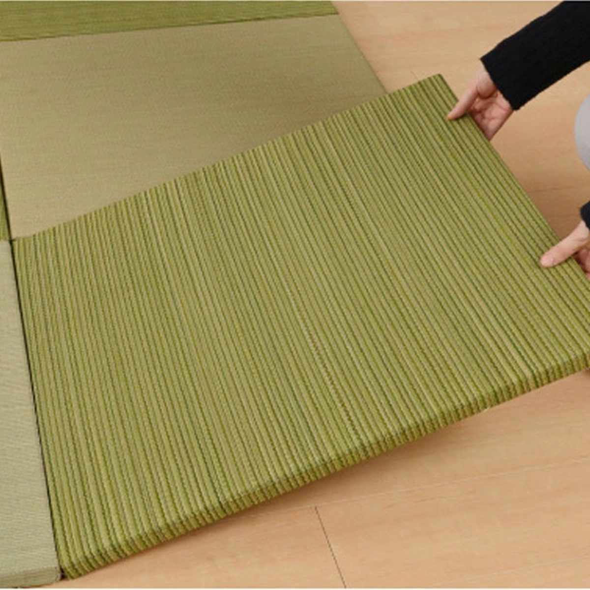 ユニット畳 置き畳 紗彩 約65×65 滑り止め付き 4枚セット ブラック ( 畳マット 畳 ラグ マット い草 軽量 コンパクト 移動 楽々 簡単 設置 システム畳 フロア畳 フローリング畳 軽い フローリング 手軽 和室 洋室 厚み 滑り止め ) 【ナチュラル】 ナチュラル