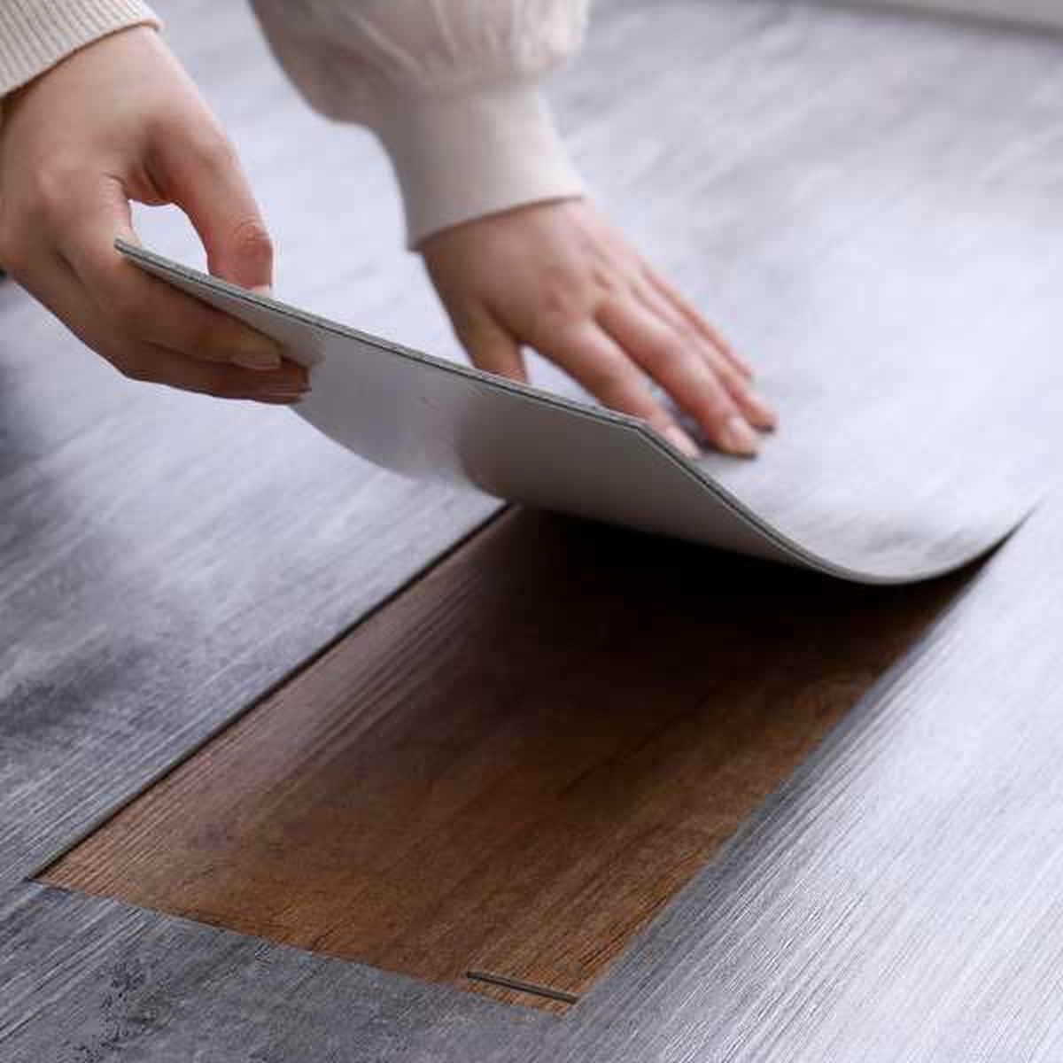 フロアマット 同色24枚入 2帖分 フロアタイル 木目調 ( タイルマット タイルカーペット マット 貼るだけ 簡単 手軽 カット可能 カッター キッチン 洗面所 繰り返し使える 洗える 木目調 耐久性 ) 【グレー】 グレー