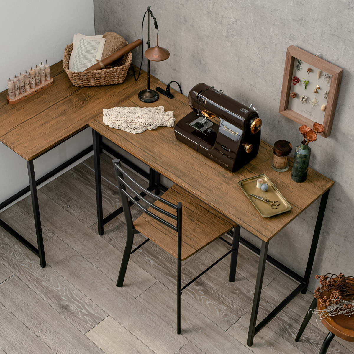 ワークデスク 幅100cm ロングデスク 2口コンセント付 ( スリム デスク 机 シンプルデスク パソコンデスク 木目調 学習机 勉強机 コンセント付き 奥行 45cm スチール脚 ) 【ブラウン】 ブラウン