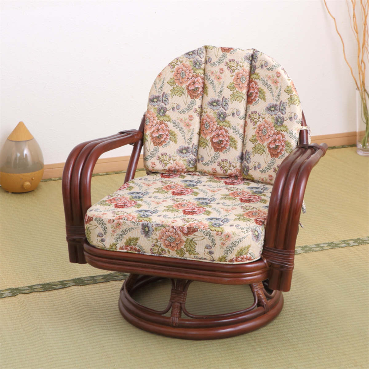 籐 回転座椅子 座面高26cm 花柄 軽量 ダークブラウン ( 座椅子 チェア アームチェア ダイニング 腰かけ 籐製 ラタン 回転椅子 腰掛け 回転式チェア 回転 クッション ローチェア いす イス )