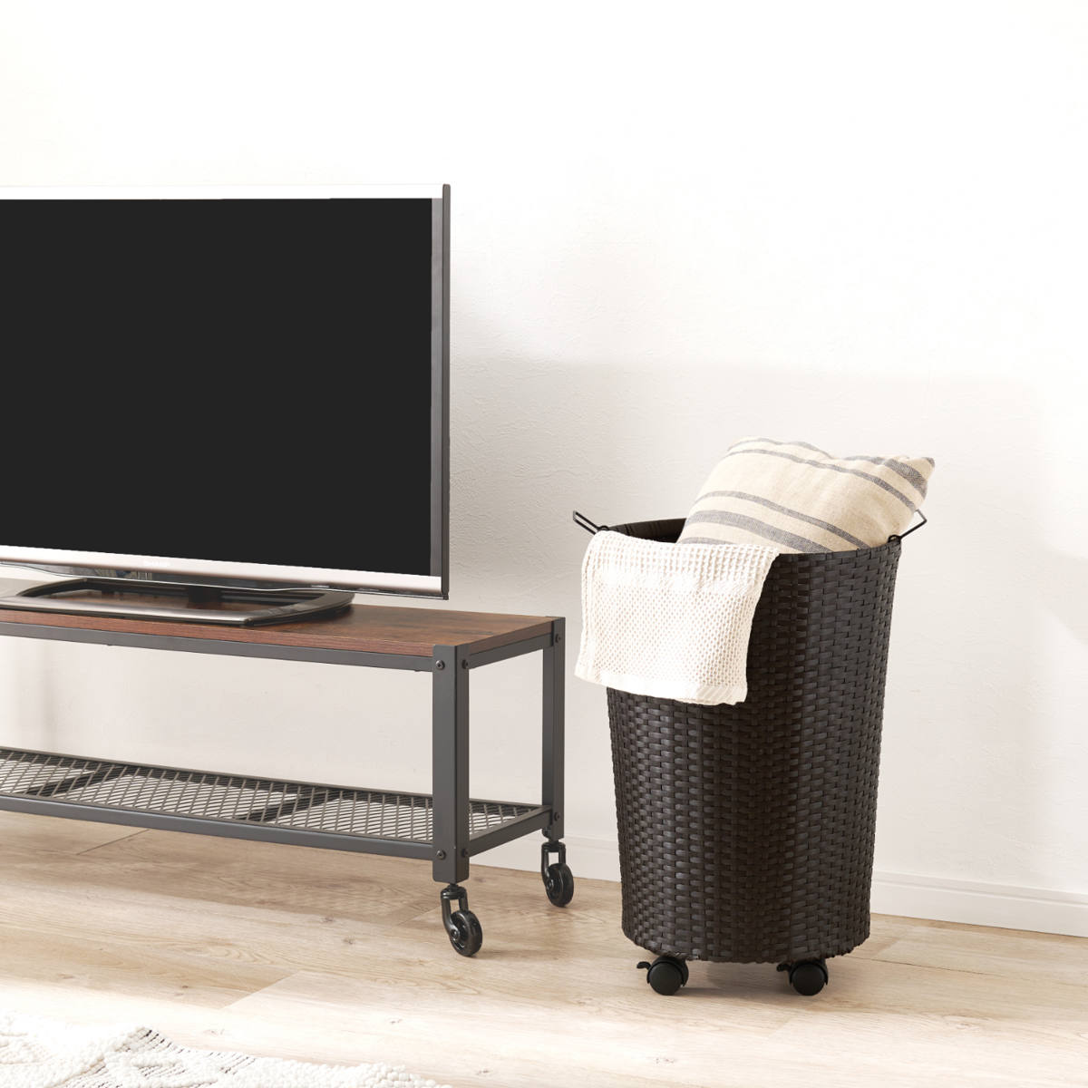 ランドリーバスケットワゴン 幅45cm キャスター付 完成品 ( バスケット ランドリー ワゴン 脱衣カゴ 洗濯カゴ 収納 ランドリーバスケット 防水 ラタン調 ダークブラウン グレー ホワイト 家具 ) 【ホワイト】 ホワイト