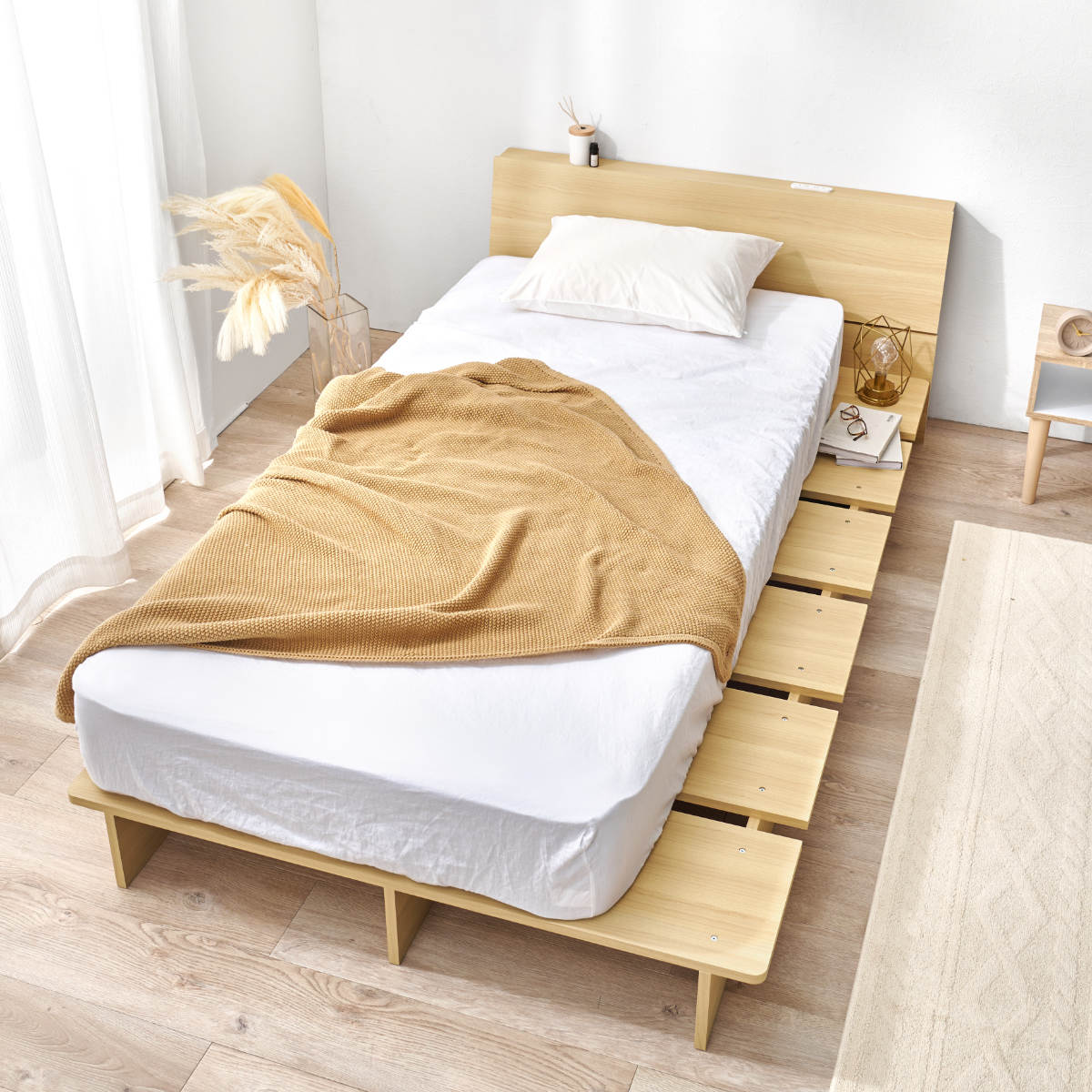 ローベッド シングル 幅120cm ステージベッド 背もたれ 2口コンセント付 余白デザイン ( ベッド 耐荷重350kg ステージ ロータイプ 棚付 ベッドフレーム ブラウン ナチュラル シンプル 高耐荷重 コンセント付 ) 【ナチュラル】 ナチュラル