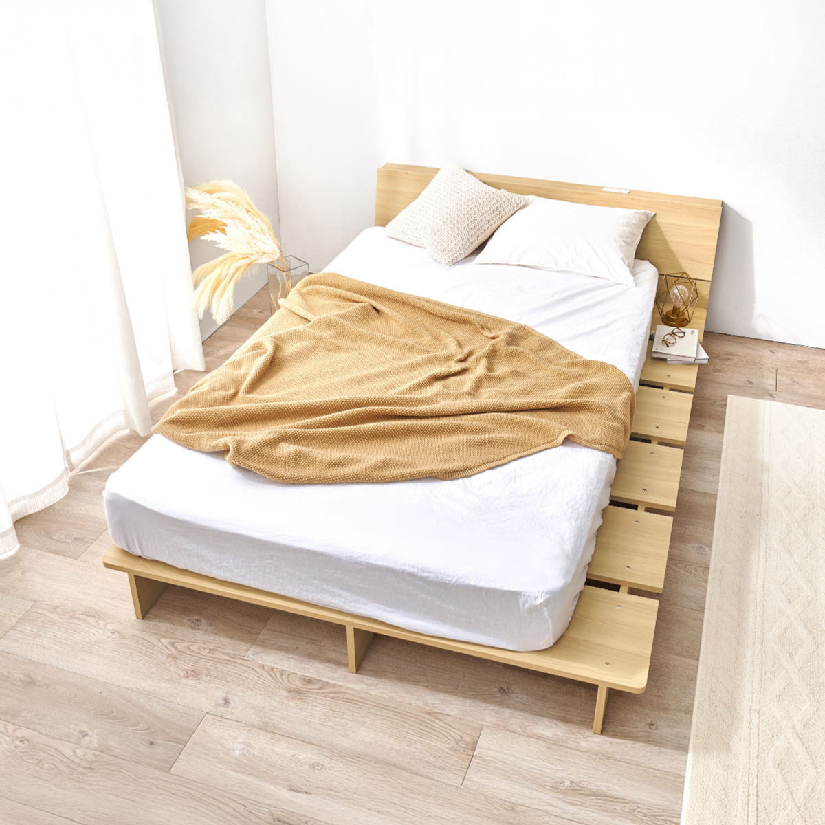 ローベッド セミダブル 幅140cm ステージベッド 背もたれ 2口コンセント付 余白デザイン ( ベッド 耐荷重350kg ステージ ロータイプ 棚付 ベッドフレーム ブラウン ナチュラル シンプル 高耐荷重 コンセント付 ) 【ブラウン】 ブラウン