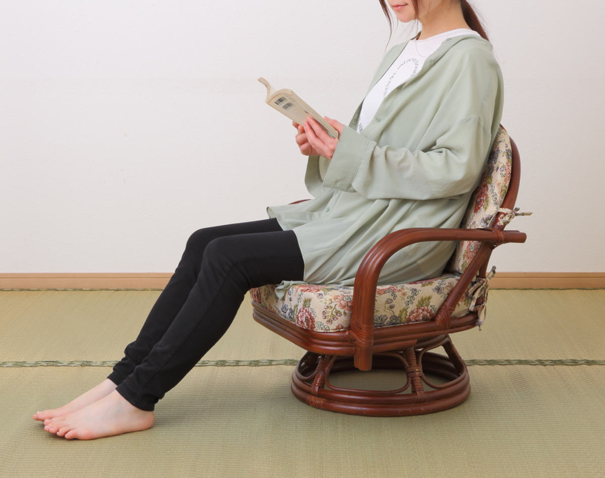 籐 回転座椅子 座面高26cm 花柄 軽量 ライトブラウン ( 座椅子 チェア アームチェア ダイニング 腰かけ 籐製 ラタン 回転椅子 腰掛け 回転式チェア 回転 クッション ローチェア いす イス )