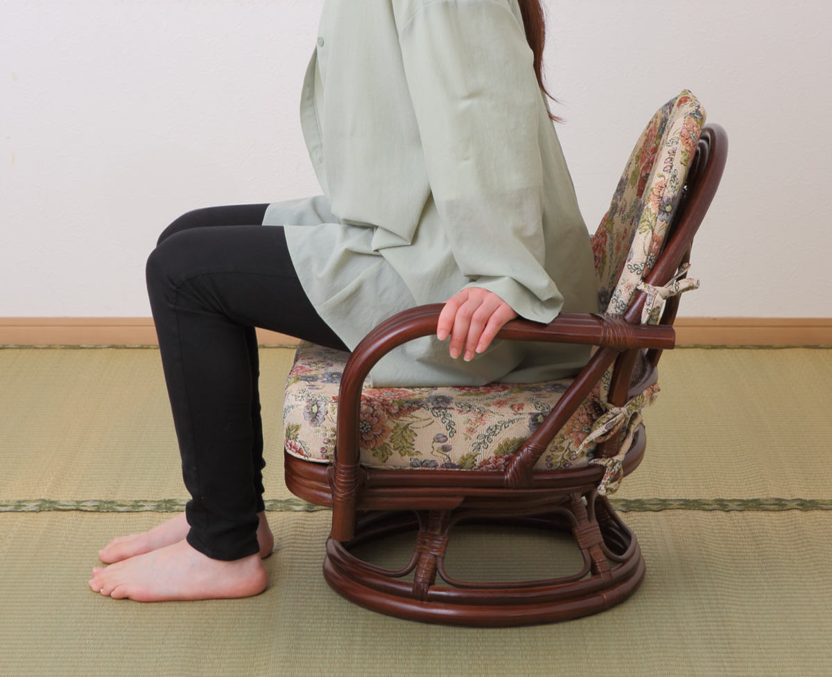 籐 回転座椅子 座面高26cm 花柄 軽量 ライトブラウン ( 座椅子 チェア アームチェア ダイニング 腰かけ 籐製 ラタン 回転椅子 腰掛け 回転式チェア 回転 クッション ローチェア いす イス )