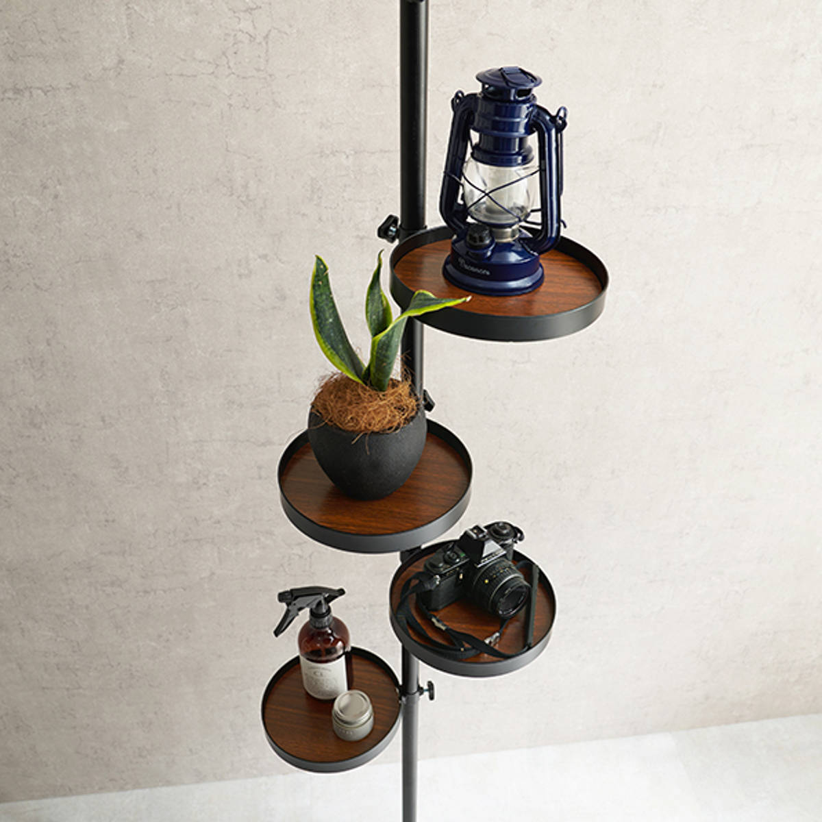 突っ張りポールラック 丸型トレイ5個 高さ調整 見せる収納 ( 突っ張りラック 突っ張り棒 ラック ハンガー ポール スリム 収納 突っ張り 隙間 つっぱり棚 スリムラック 収納ラック トレー 5段 観葉植物 リバーシブル 両面 ) 【ホワイト×ホワイト】 ホワイト×ホワイト