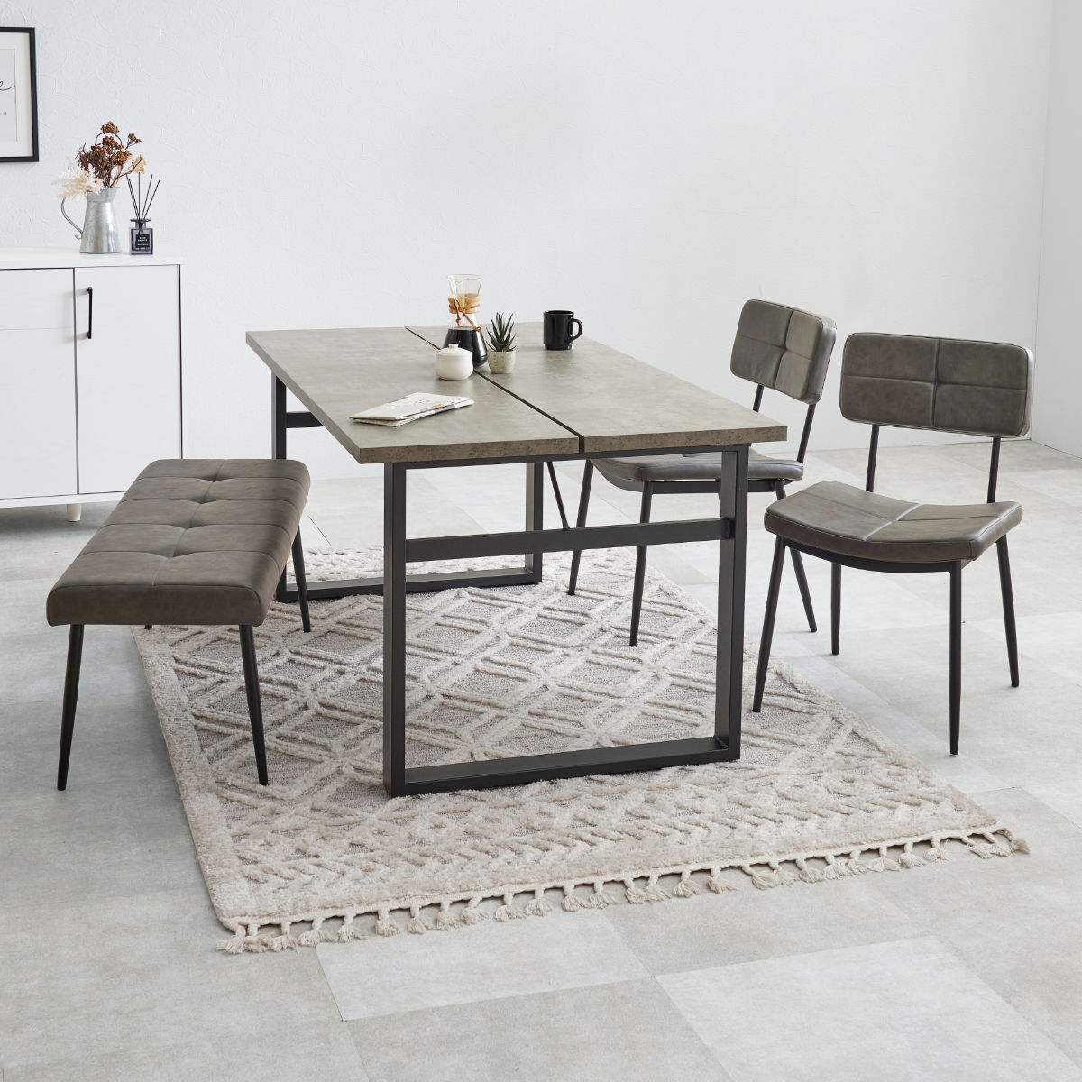 ダイニングテーブルセット 4人掛け 4点セット コンクリート調テーブル幅138cm ベンチ×1 チェア×2 ヴィンテージ調 ( ダイニングセット 食卓テーブル 椅子 テーブル 4人用 ダイニングテーブル ダイニングチェア ベンチ レザー調 ) 【ダークグレー】 ダークグレー