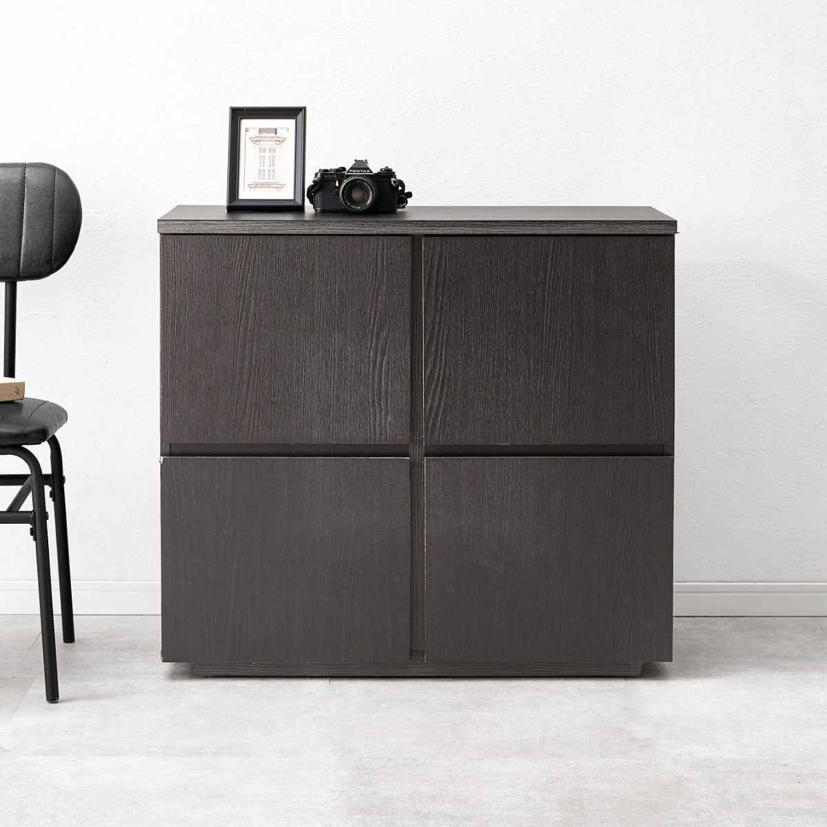 キャビネット 幅79cm 扉付 背面化粧 可動棚 ( チェスト リビングボード 収納 引出し 棚 家具 間仕切り 収納棚 ラック ダークブラウン ナチュラル ホワイト シンプル ) 【ホワイト】 ホワイト