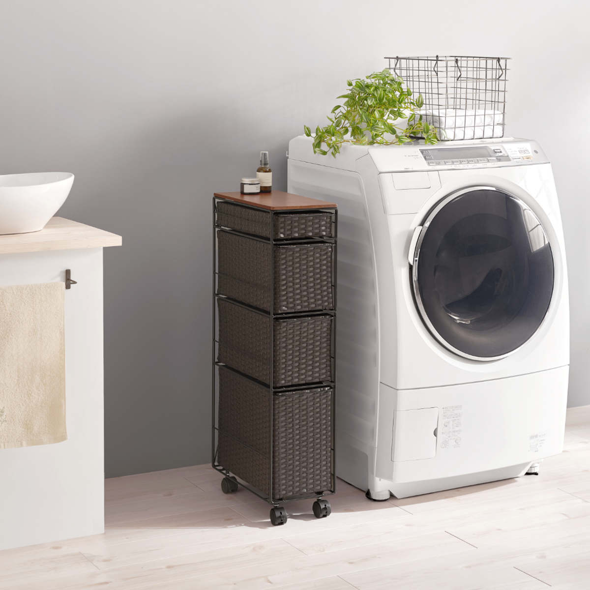 ランドリーチェスト 幅20cm 4段 スリム 引き出し 隙間収納 キャスター付き 木目調天板 スチール ポリエチレン ( チェスト ラタン調 すき間 キャスター 収納 かご 天板 ランドリーラック サニタリーラック ワゴン 樹脂製 編みかご ) 【ナチュラル】 ナチュラル