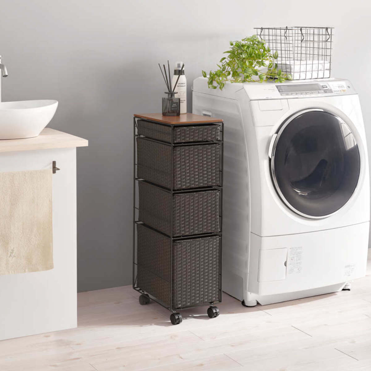 ランドリーチェスト 幅25cm 4段 スリム 引き出し 隙間収納 キャスター付き 木目調天板 スチール ポリエチレン ( チェスト ラタン調 すき間 キャスター 収納 かご 天板 ランドリーラック サニタリーラック ワゴン 樹脂製 編みかご ) 【グレー】 グレー