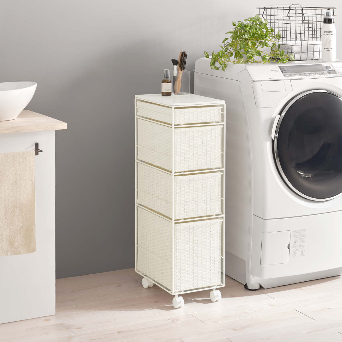 ランドリーチェスト 幅25cm 4段 スリム 引き出し 隙間収納 キャスター付き 木目調天板 スチール ポリエチレン ( チェスト ラタン調 すき間 キャスター 収納 かご 天板 ランドリーラック サニタリーラック ワゴン 樹脂製 編みかご ) 【グレー】 グレー