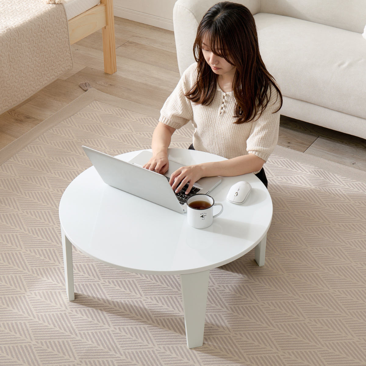 折れ脚テーブル 直径69cm 円形 コンパクト 折りたたみ クルール ( テーブル 丸 丸形 完成品 折れ脚 リビングテーブル センターテーブル 来客用 子ども 丸型 丸テーブル 折りたたみテーブル リビング おしゃれ 座卓 ) 【クリアホワイト】 クリアホワイト