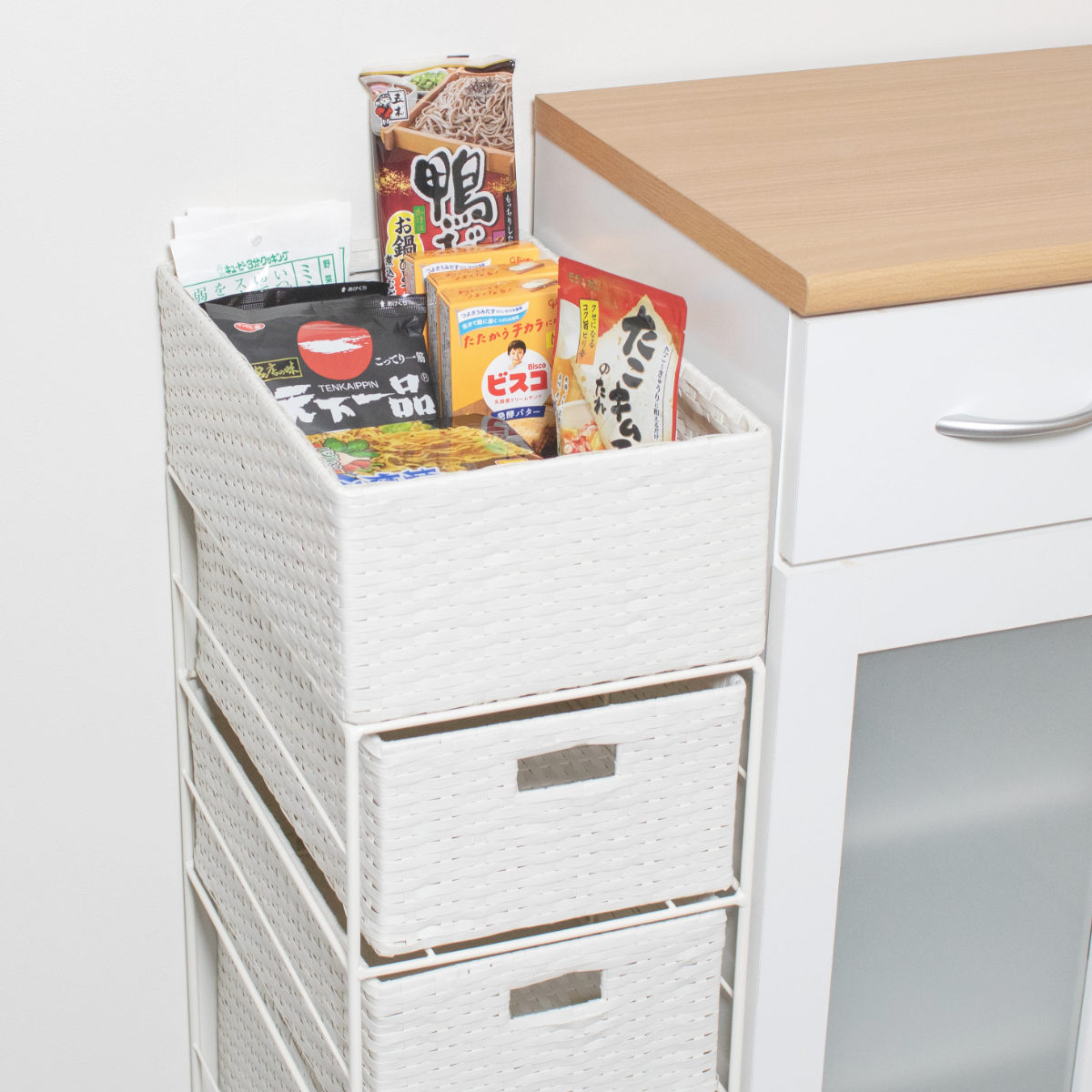 ランドリーチェスト 引出し4杯 幅25.5cm かご付 スチール ポリエチレン ( ラタン調 ランドリー チェスト ラック 防水 アジアン 収納 かご 完成品 ラタン風 洗濯 ランドリーラック 撥水 収納ラック すき間収納 キッチンラック ) 【グレー】 グレー
