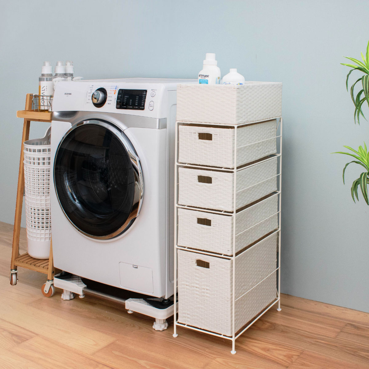 ランドリーチェスト 引出し4杯 幅25.5cm かご付 スチール ポリエチレン ( ラタン調 ランドリー チェスト ラック 防水 アジアン 収納 かご 完成品 ラタン風 洗濯 ランドリーラック 撥水 収納ラック すき間収納 キッチンラック ) 【グレー】 グレー