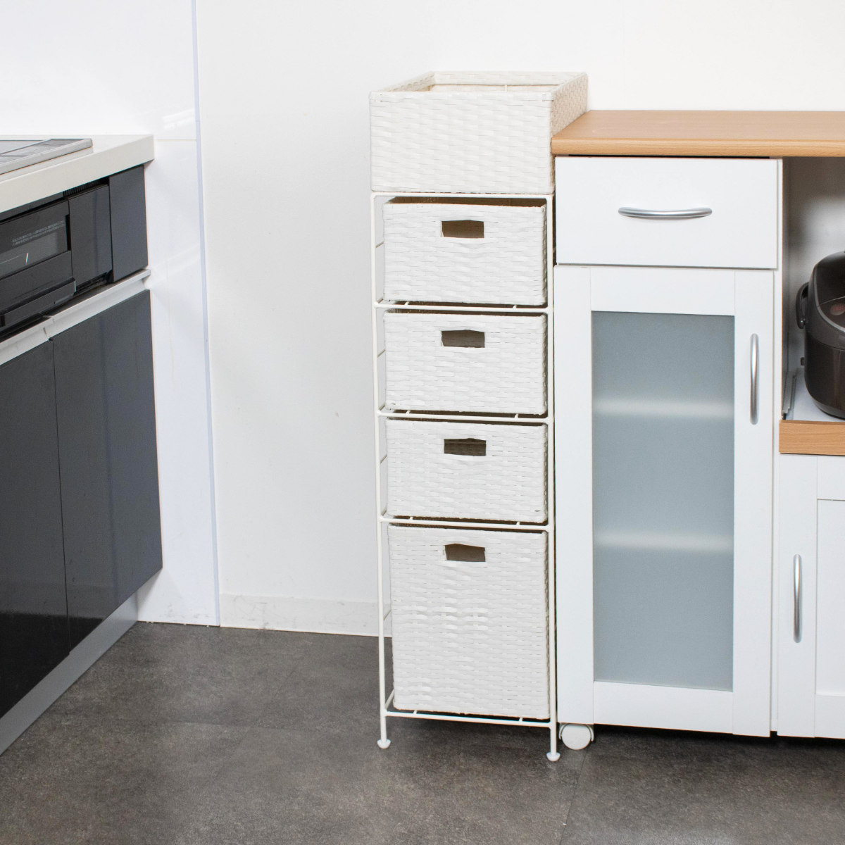 ランドリーチェスト 引出し4杯 幅25.5cm かご付 スチール ポリエチレン ( ラタン調 ランドリー チェスト ラック 防水 アジアン 収納 かご 完成品 ラタン風 洗濯 ランドリーラック 撥水 収納ラック すき間収納 キッチンラック ) 【グレー】 グレー