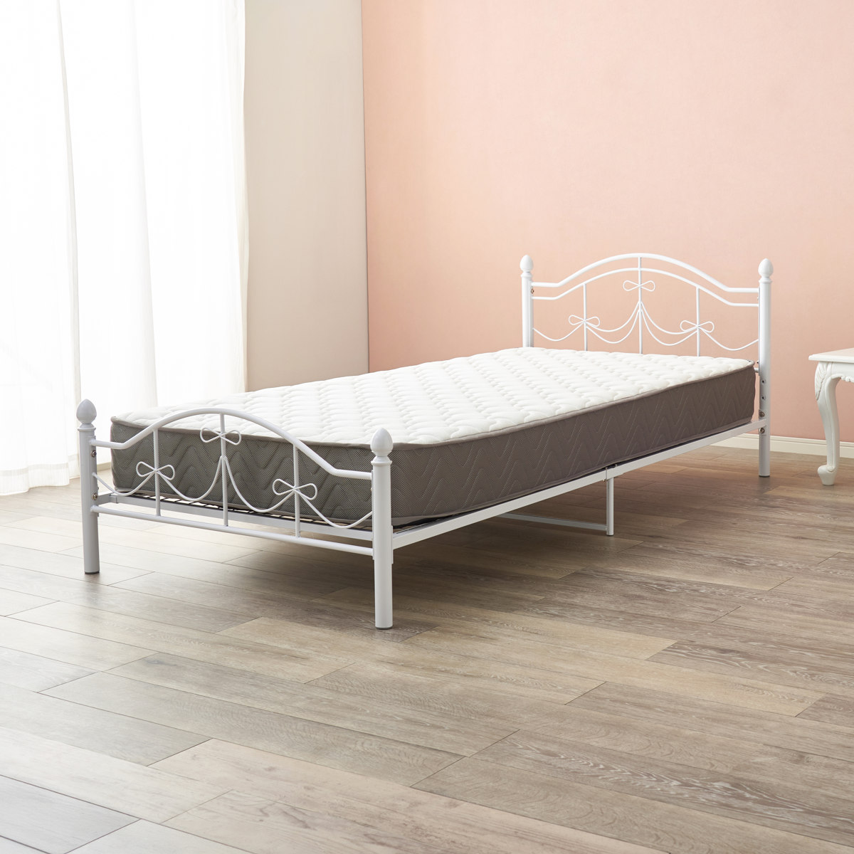 ベッド シングル ポケットコイルマットレス付 姫系 白家具 ( マットレス付 2段階高さ調節 メッシュ床板 圧縮梱包 ポケットコイル 厚さ20cm 棚付き ホワイト プリンセス リボン 装飾 )