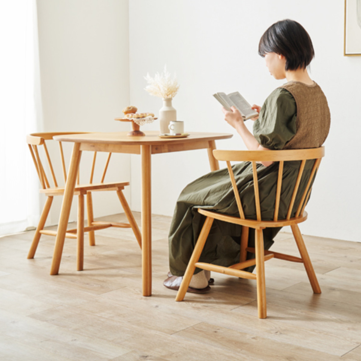 ダイニングテーブル3点セット 2人掛け 直径90cm チェア×2 Dタイプ ( 丸 ラウンド テーブル チェア ダイニングセット カフェテーブル 北欧 英国風 シャービー おしゃれ 天然木 コンパクト ナチュラル ) 【ライトブラウン】 ライトブラウン
