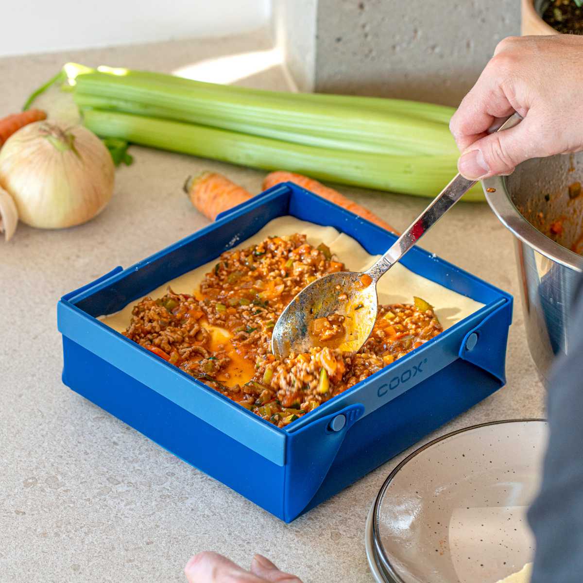 ケーキ型 coox 洗いやすい たためる焼き型 SQ ( シリコーン オーブン対応 食洗機対応 焼き型 シリコンケーキ型 四角 スクエア おしゃれ かわいい コンパクト たためる お菓子づくり 料理 手作り 型 ケーキ ゼリー テリーヌ ) 【ブルー】 ブルー