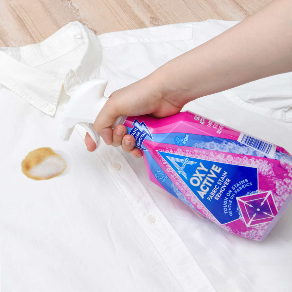 酸素系漂白剤 アストニッシュ 洗濯オキシクリーナー スプレータイプ 750ml ( オキシクリーン 酸素系 漂白剤 スプレー ニオイ 除菌 消臭 オキシクリーナー 洗剤 オキシスプレー 色柄OK 頑固な汚れ 汗ジミ 食べこぼし 泥汚れ )