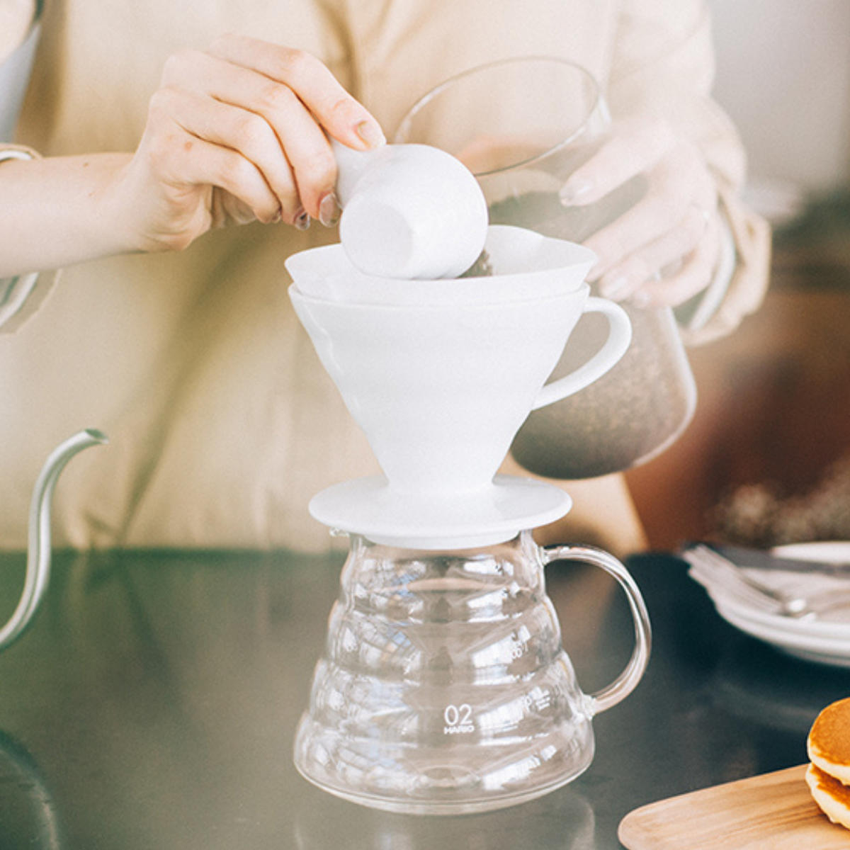 HARIO ハリオ V60 グラスサーバー 600 クリア ( ガラス 耐熱ガラス 日本製 電子レンジ対応 食洗機対応 2〜5杯用 700ml コーヒー サーバー おしゃれ シンプル )