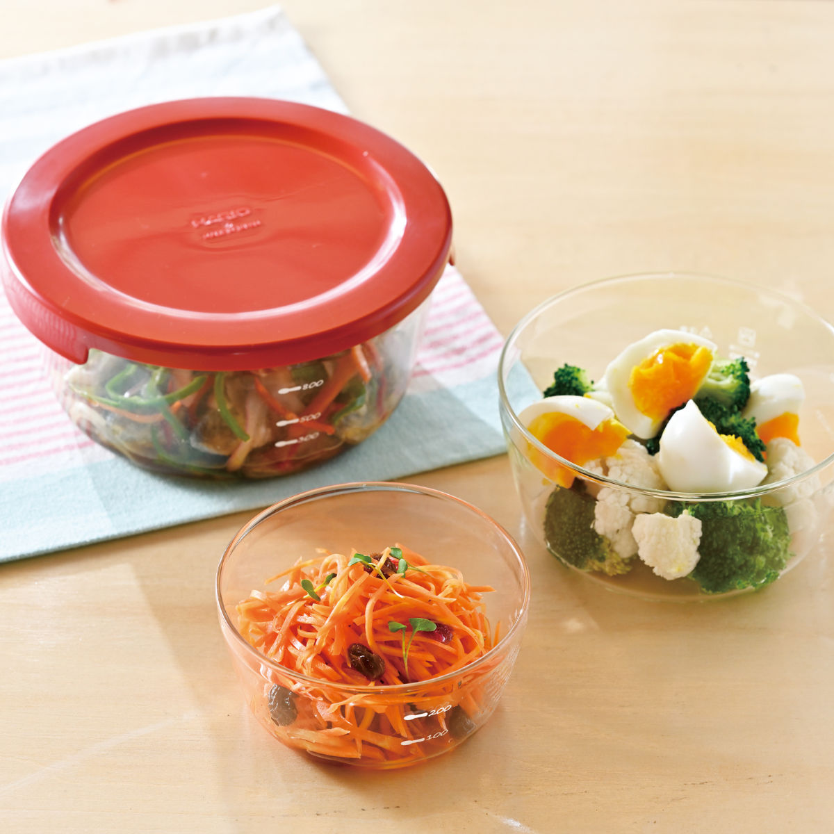 ハリオ 保存容器 耐熱ガラス 丸 3個入り 300ml 600ml 1.2L ( HARIO ガラス 電子レンジ対応 食洗機対応 オーブン対応 日本製 耐熱容器 保存 容器 ガラス容器 食品保存 作り置き 積み重ね 耐熱 入れ子式 収納 ) 【レッド】 レッド