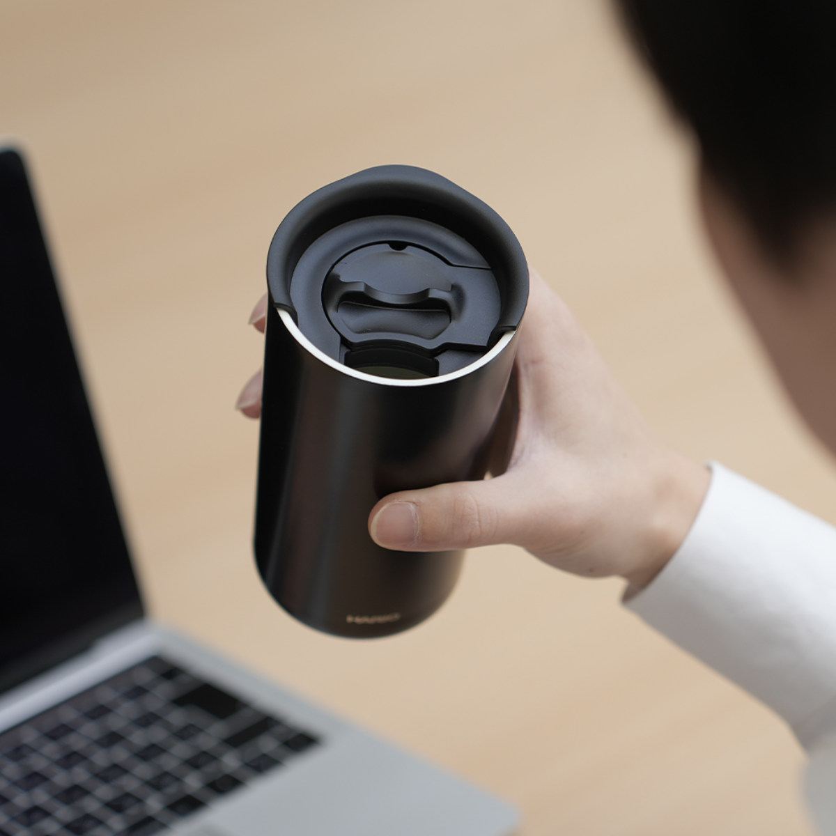 HARIO ハリオ タンブラー セラミックコーティング 真空二重保温タンブラー ( 350ml 保冷 保温 セラミック メモリ付き ふた 蓋付き コップ 食器 シンプル おしゃれ モダン 無地 ) 【ブラック】 ブラック