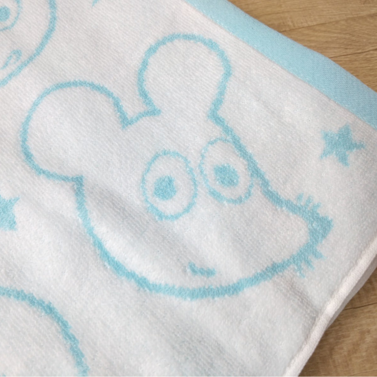 ハンドタオル 絵本 キャラクター 無撚糸 34×35cm ( タオル 手拭きタオル 汗拭きタオル たおる 綿100 吸水 ふわふわ タオルハンカチ ノンタン ねずみくんのチョッキ ラスカル コジコジ キャラクタータオル やわらかい かわいい ) 【ノンタン】 ノンタン