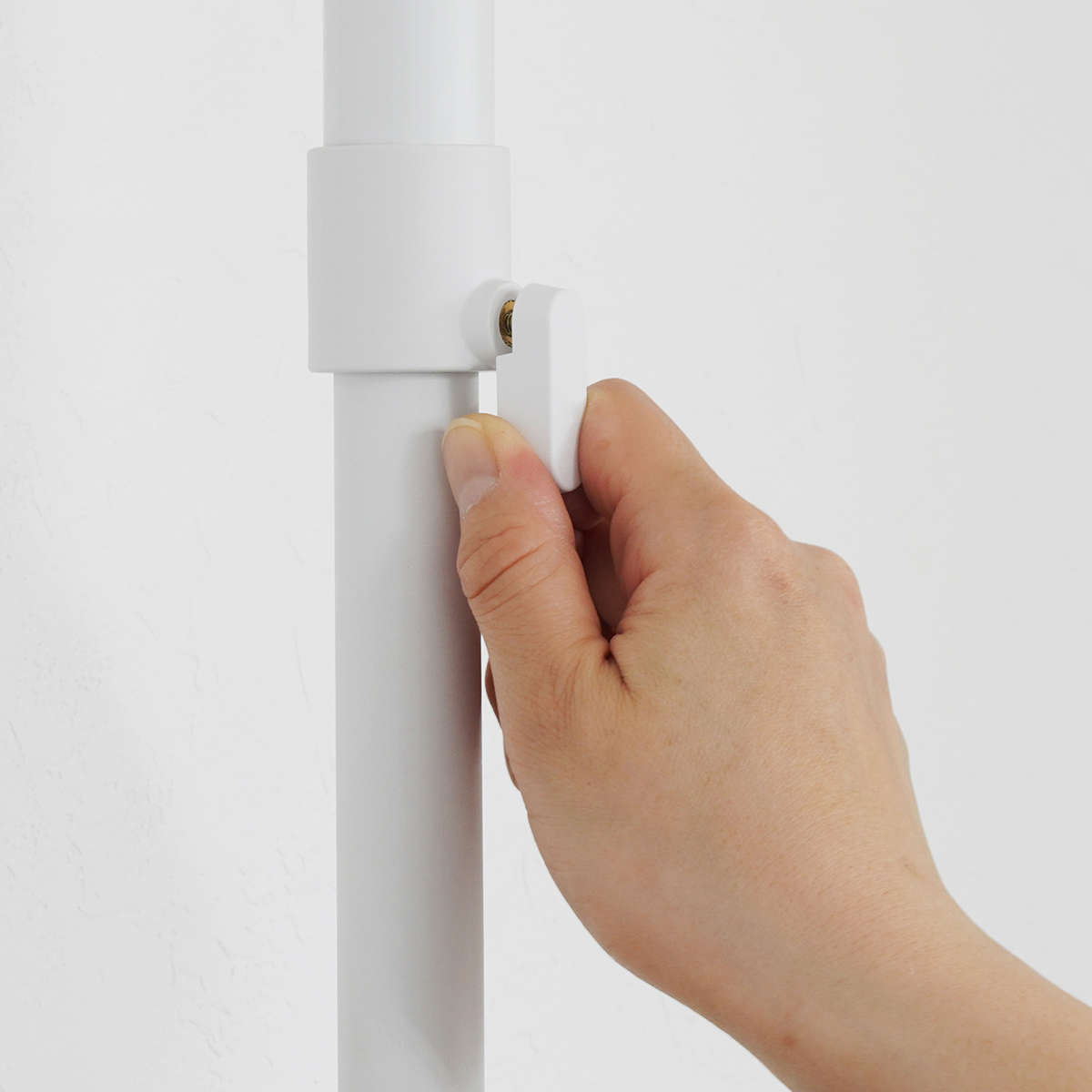 家具転倒防止 冷蔵庫転倒防止 つっぱり棒 幅65cm 高さ50cm~75cm ( 突っぱり棒 65cm 強力 つっぱり 突っぱり 突っ張り 棒 伸縮式 冷蔵庫 地震対策 防災 地震 耐震 震災 賃貸 リビング 寝室 安心 家具 転倒防止 ストッパー )