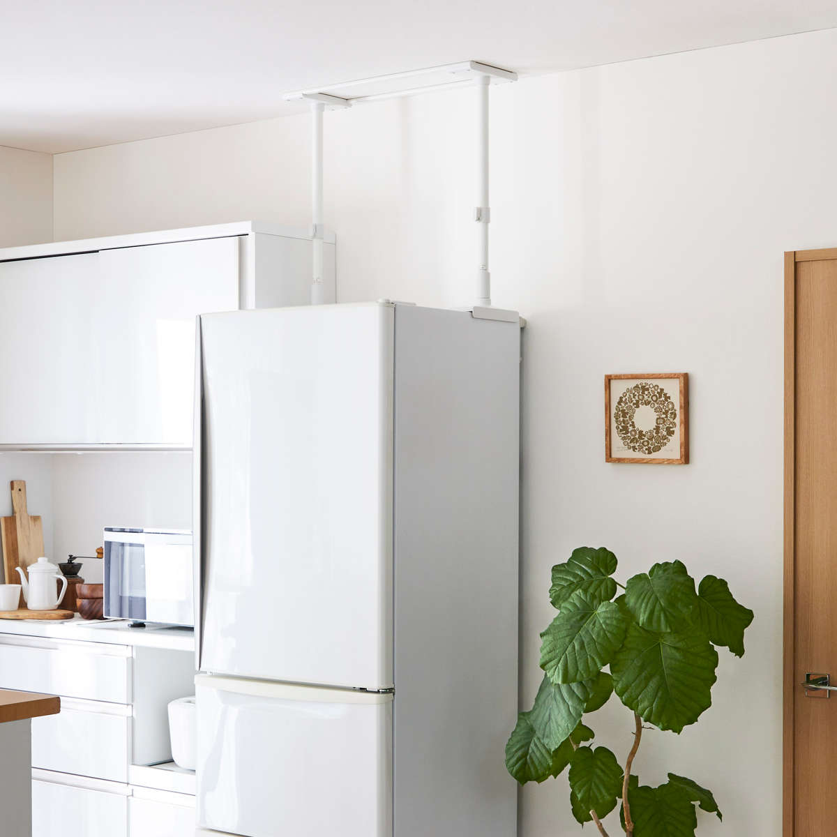 家具転倒防止 冷蔵庫転倒防止 つっぱり棒 幅65cm 高さ50cm~75cm ( 突っぱり棒 65cm 強力 つっぱり 突っぱり 突っ張り 棒 伸縮式 冷蔵庫 地震対策 防災 地震 耐震 震災 賃貸 リビング 寝室 安心 家具 転倒防止 ストッパー )