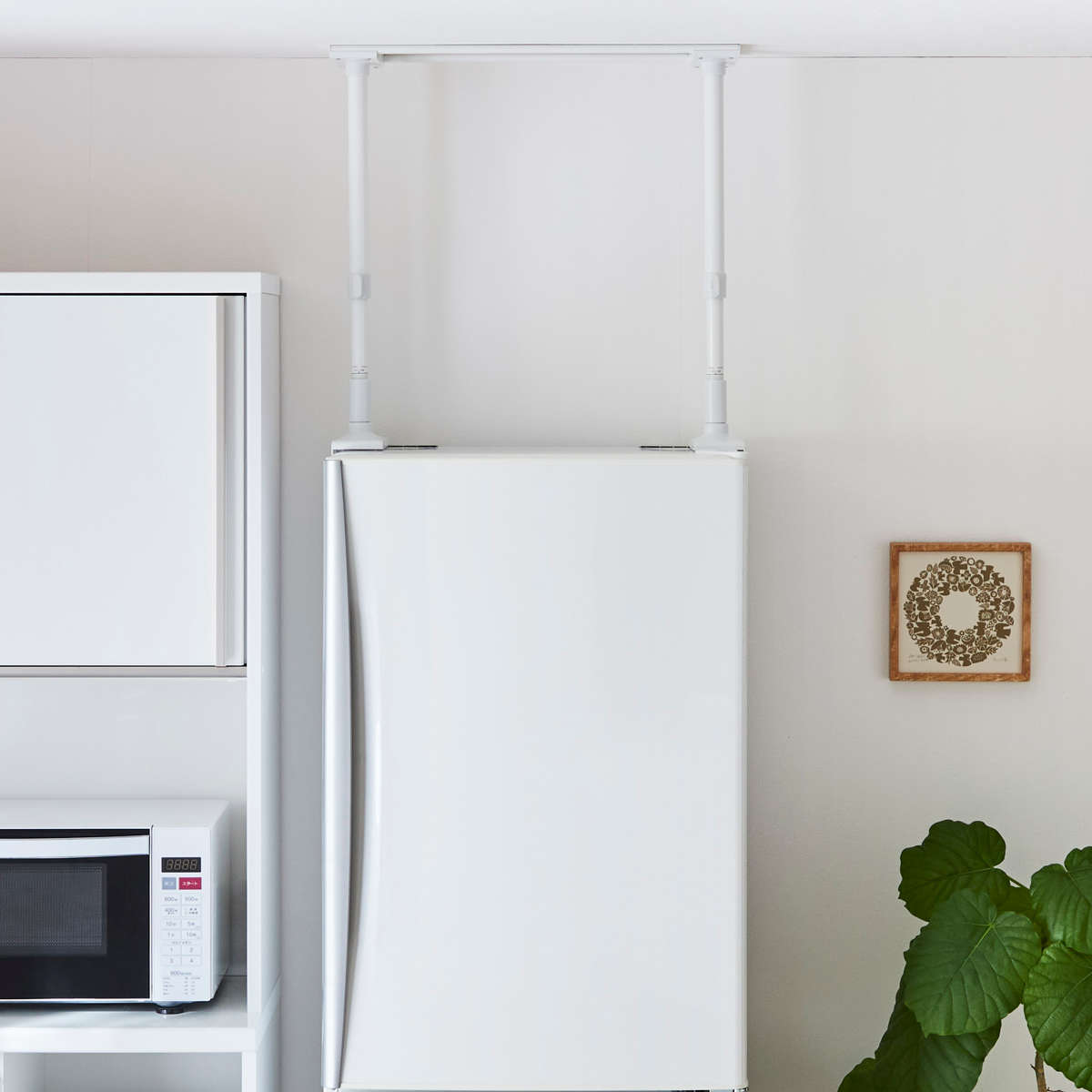 家具転倒防止 冷蔵庫転倒防止 つっぱり棒 幅65cm 高さ50cm~75cm ( 突っぱり棒 65cm 強力 つっぱり 突っぱり 突っ張り 棒 伸縮式 冷蔵庫 地震対策 防災 地震 耐震 震災 賃貸 リビング 寝室 安心 家具 転倒防止 ストッパー )