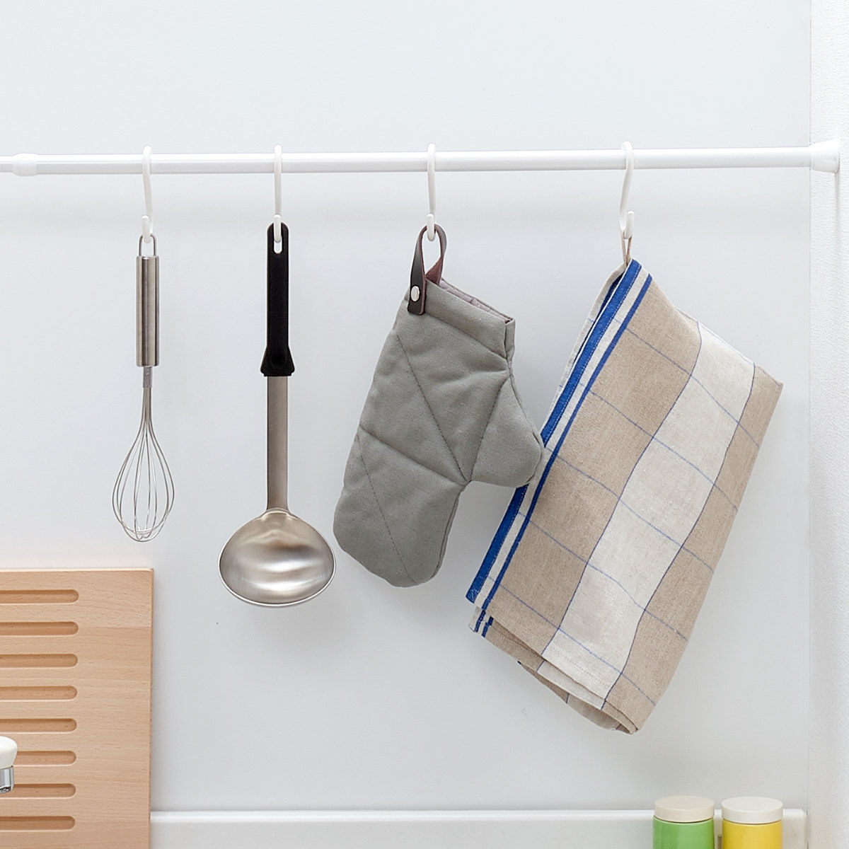 フック 小 Sフック 引っ掛け 5個入り 耐荷重約1kg ( S字 吊るす 収納 壁掛け 吊り下げ 小物掛け 竿 クローゼット 水周り 掛ける 樹脂製 軽い 小物 かばん 帽子 小物フック リビング 玄関 キッチン )