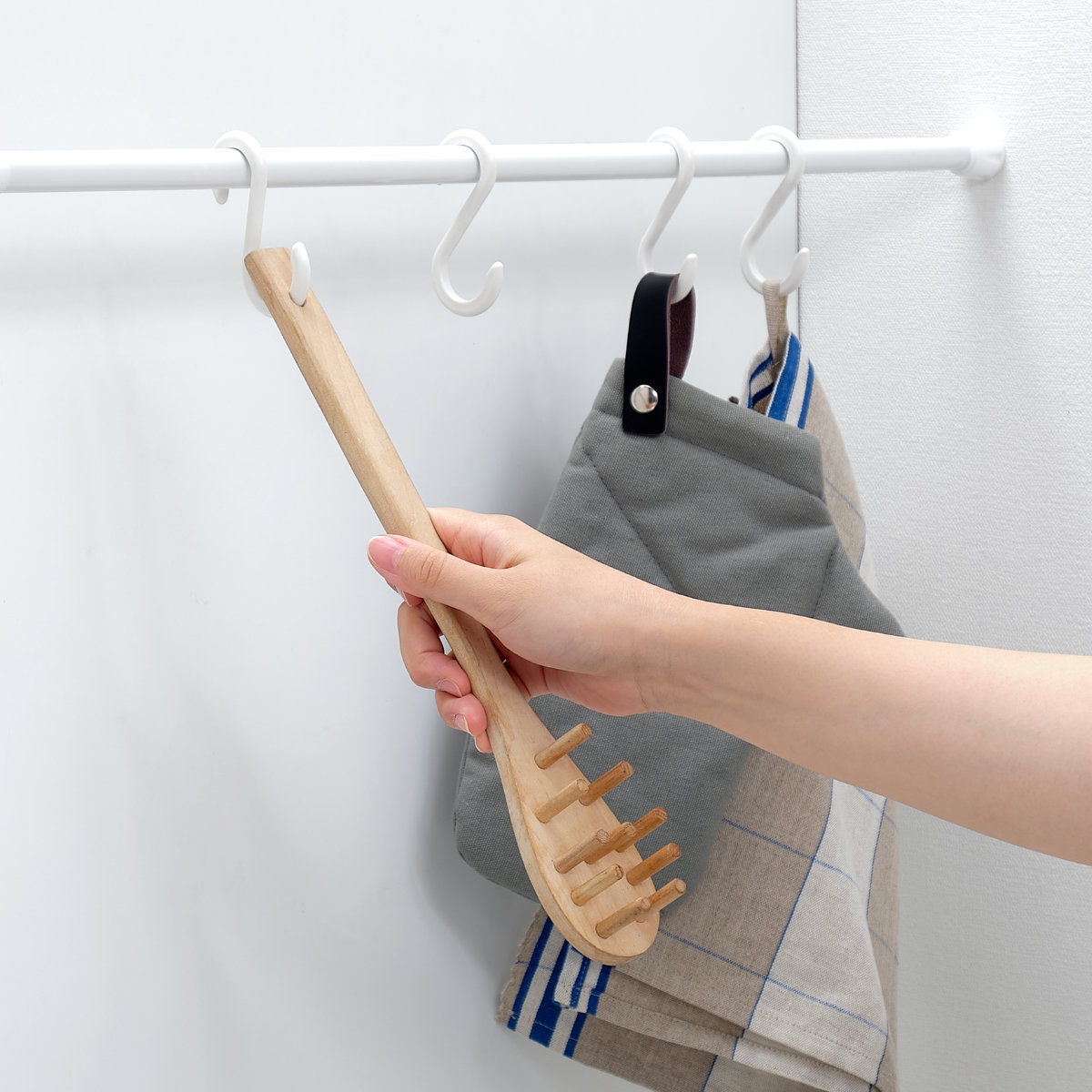 フック 小 Sフック 引っ掛け 5個入り 耐荷重約1kg ( S字 吊るす 収納 壁掛け 吊り下げ 小物掛け 竿 クローゼット 水周り 掛ける 樹脂製 軽い 小物 かばん 帽子 小物フック リビング 玄関 キッチン )