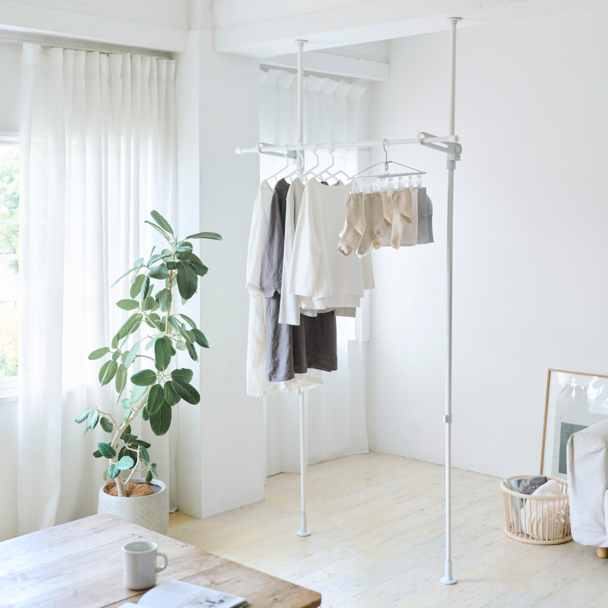 室内物干し 竿受け 室内つっぱり竿受け 1段 ( 物干し 室内竿受け 室内 オープンクローゼット 突っ張り 洗濯物干し 室内干し つっぱり 部屋干し 突っ張り式 竿掛け 折りたたみ コンパクト シンプル おしゃれ ) 【ブラック】 ブラック