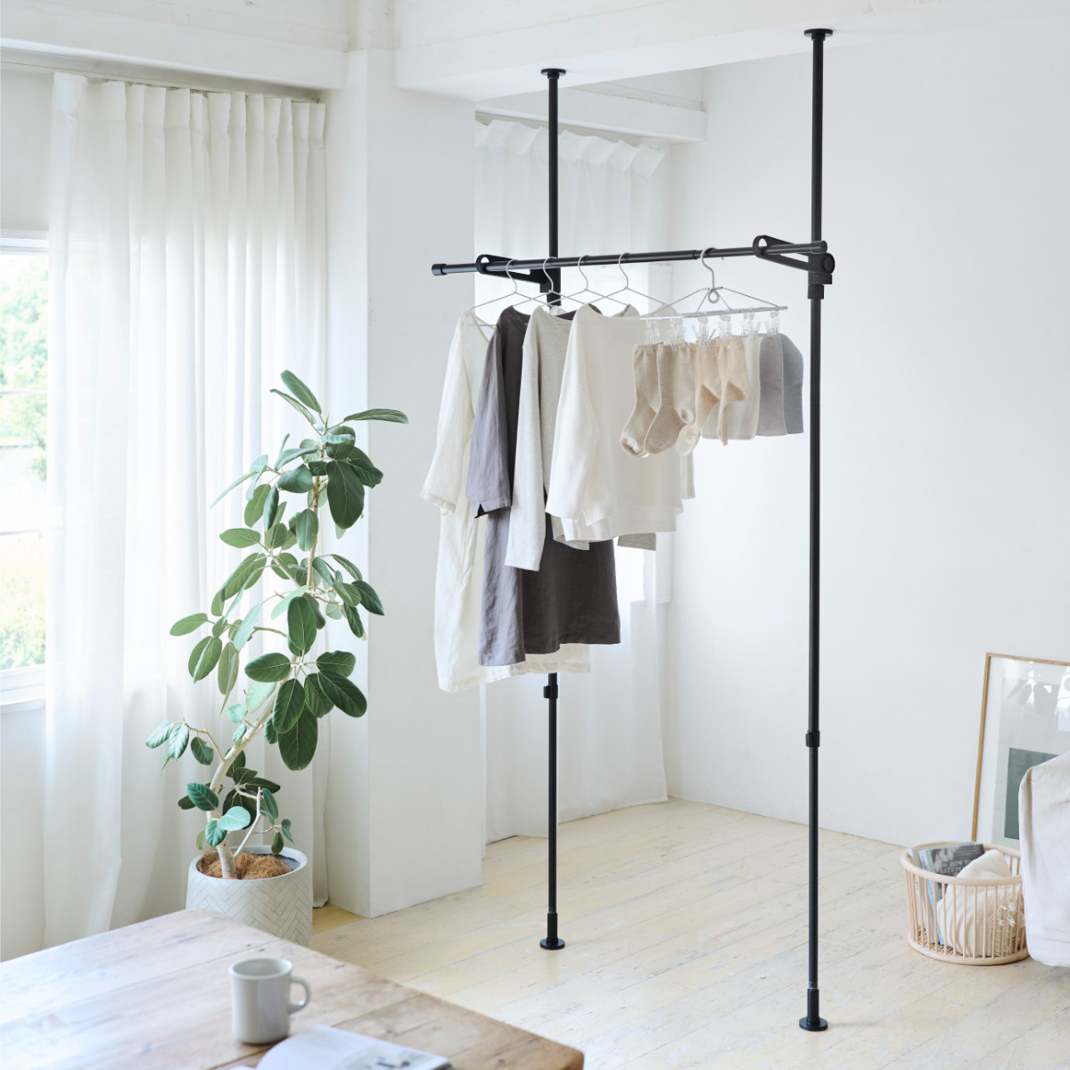 室内物干し 竿受け 室内つっぱり竿受け 1段 ( 物干し 室内竿受け 室内 オープンクローゼット 突っ張り 洗濯物干し 室内干し つっぱり 部屋干し 突っ張り式 竿掛け 折りたたみ コンパクト シンプル おしゃれ ) 【ブラック】 ブラック