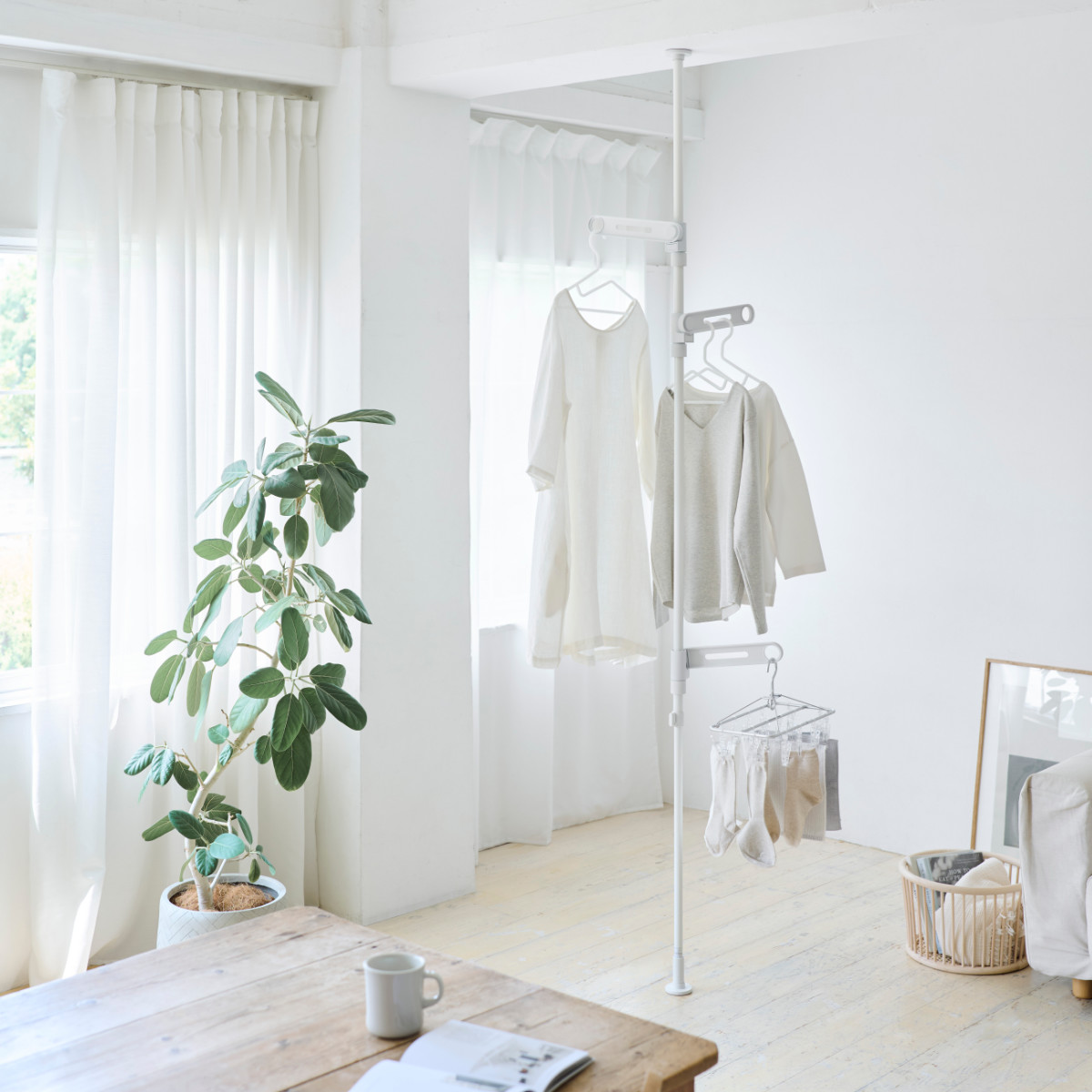室内物干し 竿受け 室内つっぱり竿受け 3段 ( 物干し 室内竿受け 室内 オープンクローゼット 突っ張り 洗濯物干し 室内干し つっぱり 部屋干し 突っ張り式 竿掛け 折りたたみ コンパクト シンプル おしゃれ ) 【ホワイト】 ホワイト