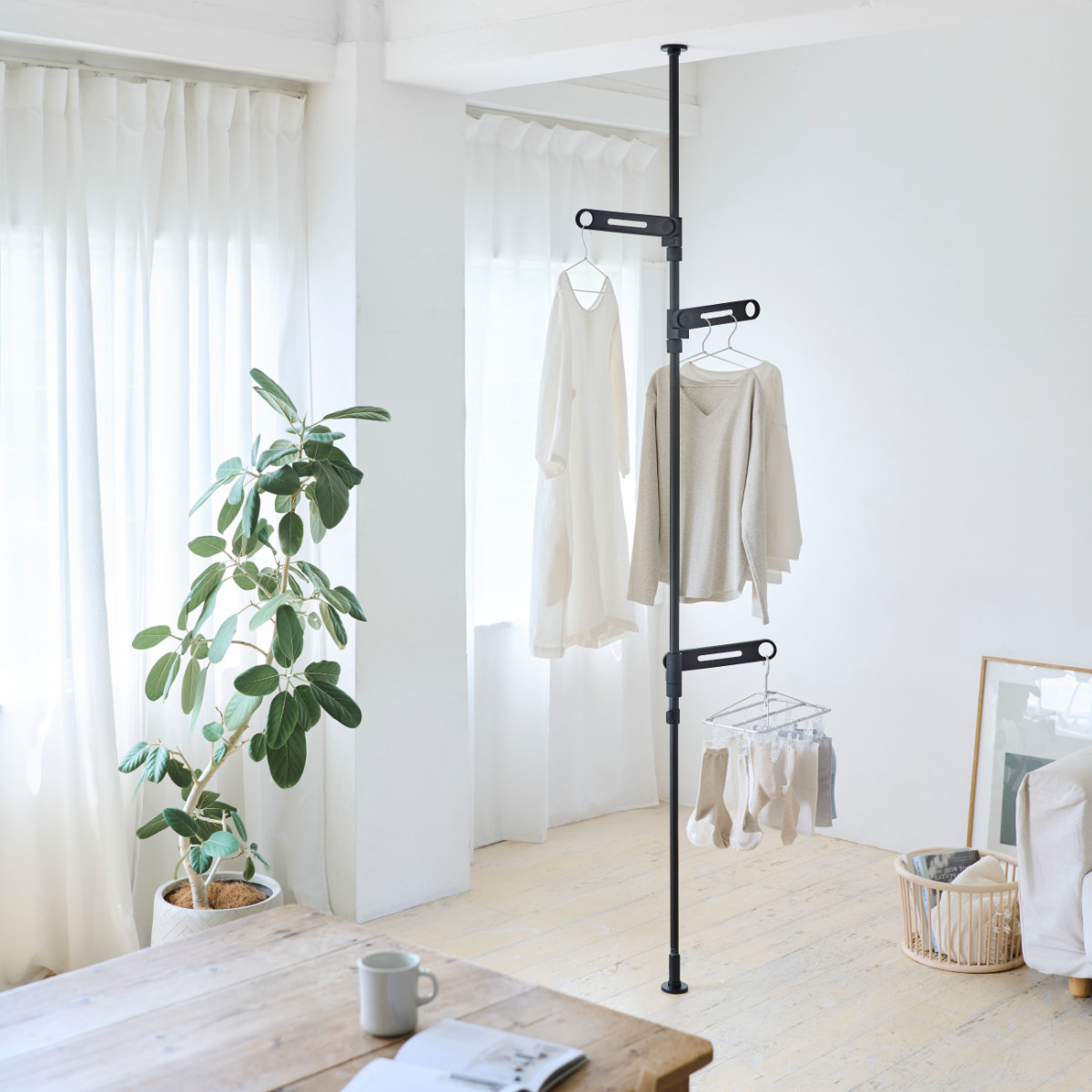 室内物干し 竿受け 室内つっぱり竿受け 3段 ( 物干し 室内竿受け 室内 オープンクローゼット 突っ張り 洗濯物干し 室内干し つっぱり 部屋干し 突っ張り式 竿掛け 折りたたみ コンパクト シンプル おしゃれ ) 【ホワイト】 ホワイト