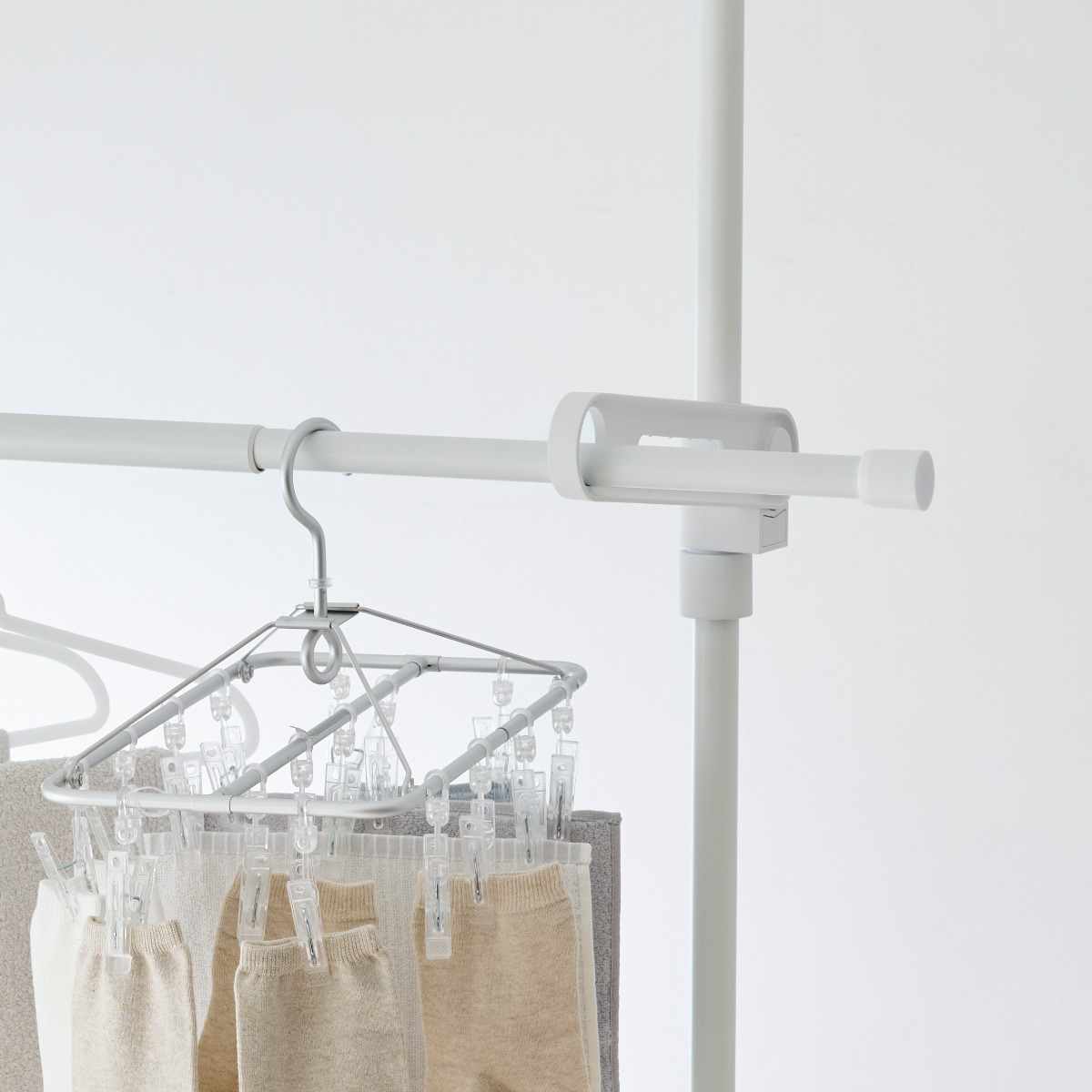 室内物干し 物干し竿 95~170cm 長さ調節 ( 物干し 竿 竿のみ 伸縮 室内 室内干し 洗濯物干し 部屋干し ポール 洗濯ポール ものほしざお 長さ調整 洗濯 洗濯物 シンプル ) 【ホワイト】 ホワイト