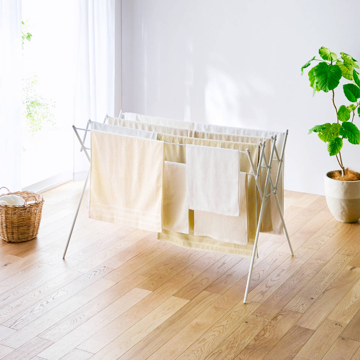 室内物干し 物干しスタンド 伸縮タイプ マットホワイト タオル干し 幅70~126cm ( 物干し スタンド 伸縮 室内 折りたたみ 軽量 布団 ハンガー シンプル 洗濯物干し 平干し ふとん コンパクト 折り畳み 組立簡単 洗濯 洗濯用品 )