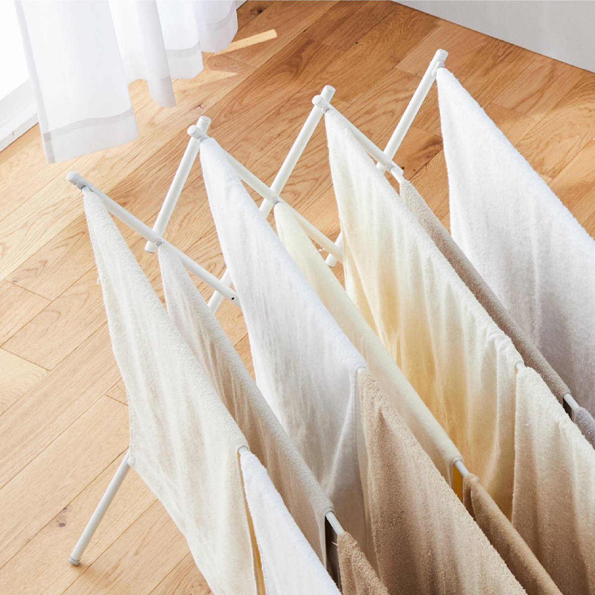 室内物干し 物干しスタンド 伸縮タイプ マットホワイト タオル干し 幅70~126cm ( 物干し スタンド 伸縮 室内 折りたたみ 軽量 布団 ハンガー シンプル 洗濯物干し 平干し ふとん コンパクト 折り畳み 組立簡単 洗濯 洗濯用品 )