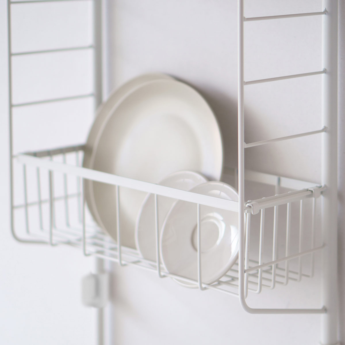 突っ張りラック SPLUCE キッチン つっぱりラック バスケットセット ( 突っ張り式収納 突っ張り棚 キッチンラック 水切り かご スリム 収納 ラック 収納棚 スパイスラック 調味料ラック 壁面収納 キッチン収納 おしゃれ )