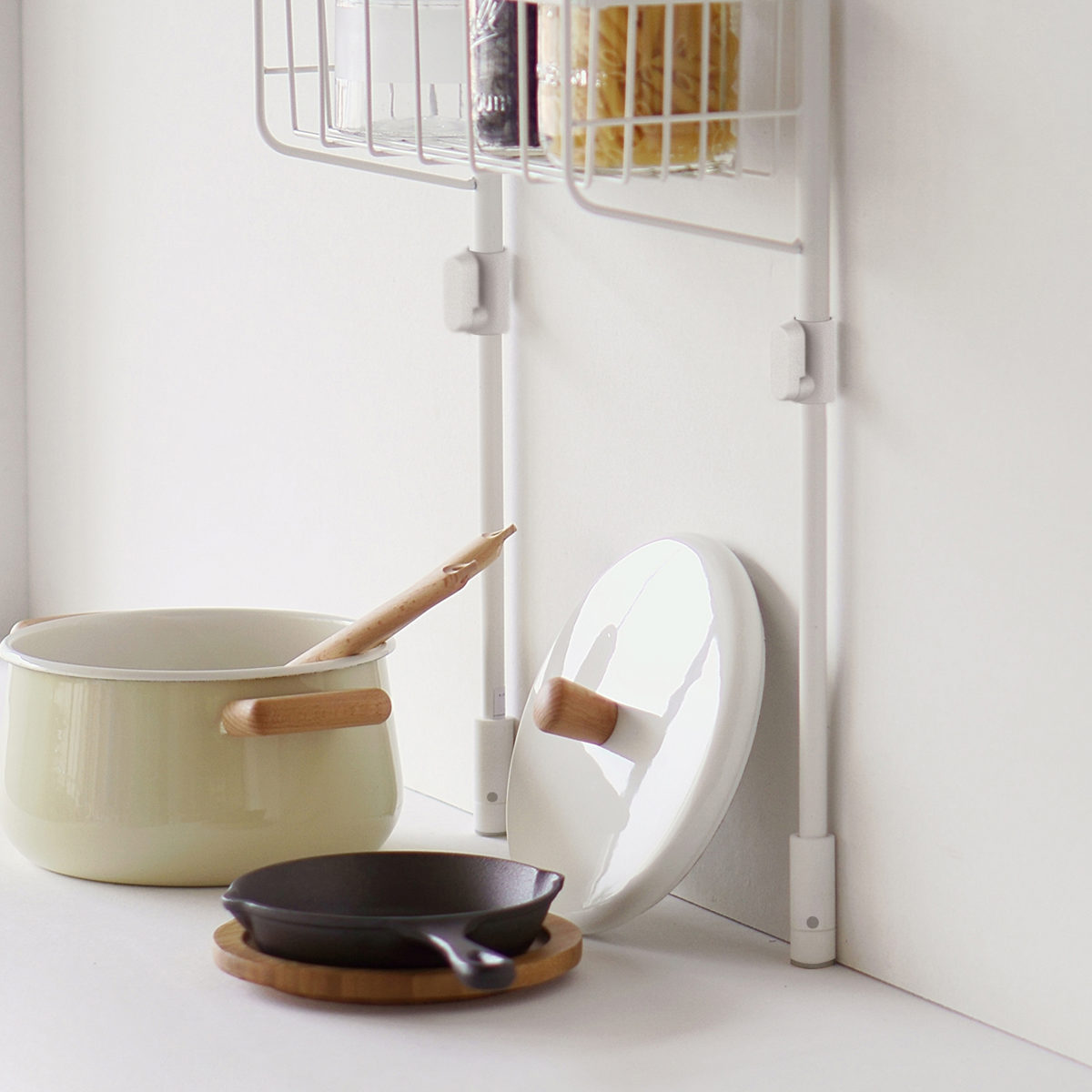 突っ張りラック SPLUCE キッチン つっぱりラック バスケットセット ( 突っ張り式収納 突っ張り棚 キッチンラック 水切り かご スリム 収納 ラック 収納棚 スパイスラック 調味料ラック 壁面収納 キッチン収納 おしゃれ )