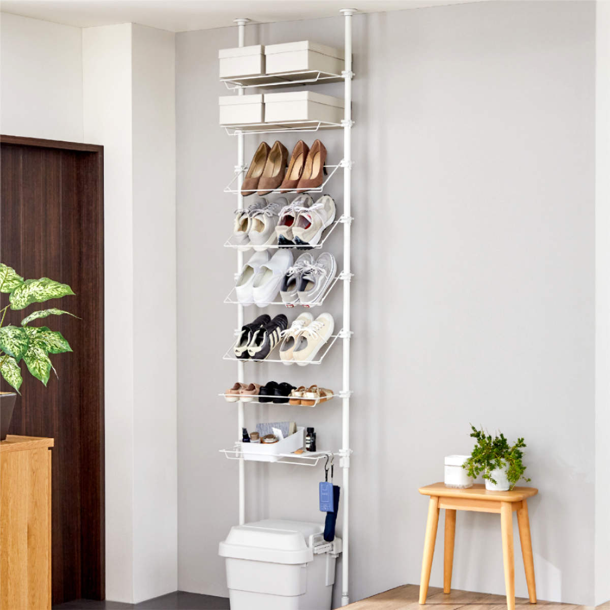 突っ張り シューズラック 幅57cm 最大16足 工具不要 ( つっぱり ラック スリム 棚 壁面収納 ディスプレイ 省スペース シューズ 靴 収納ラック 突っ張りシューズラック 靴収納 下駄箱 靴入れ 16足 玄関 スニーカー )