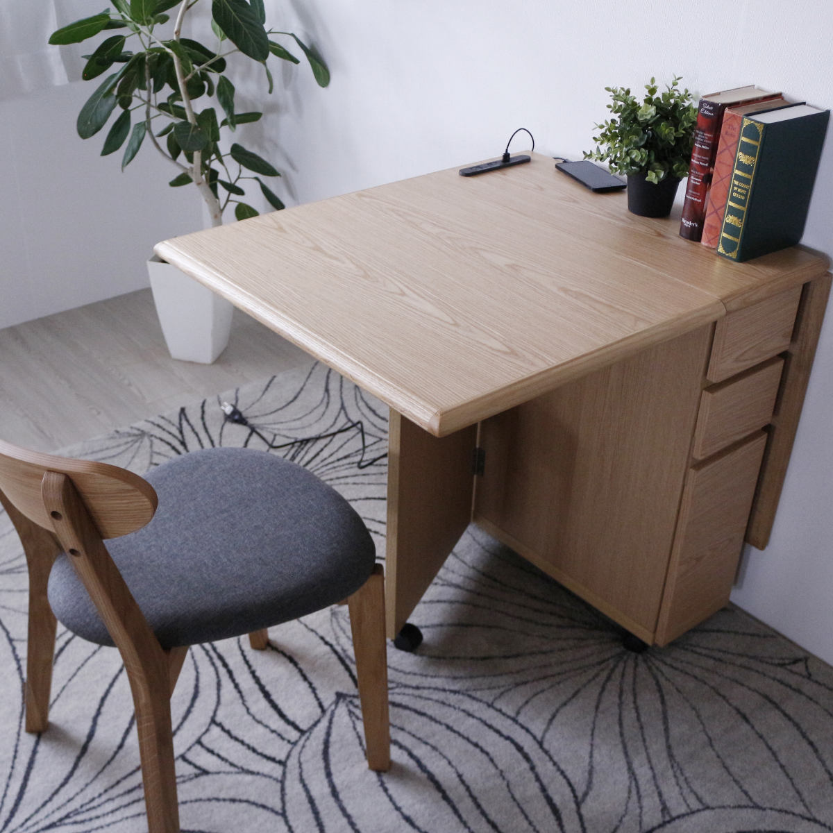 ダイニングテーブル 2人用 折りたたみ 幅31~135cm バタフライ USB付コンセント ( テーブル 食卓テーブル キャスター付き 収納 引き出し 木製 コンパクト 天板 伸長 折り畳み ダイニング 食卓 おしゃれ 省スペース 伸縮テーブル ) 【グレー】 グレー