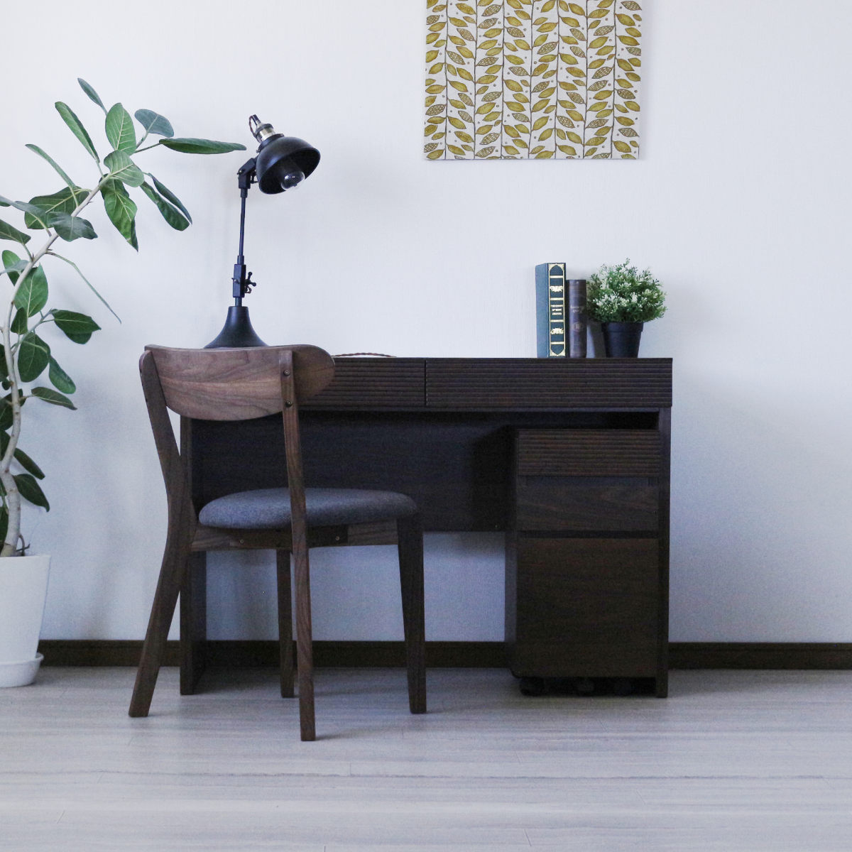 ワークデスク 幅105cm 奥行50cm 引出し付 2口コンセント付 ( デスク 机 学習机 勉強机 パソコンデスク オフィスデスク コンパクト 平机 木製 学習デスク パソコン PC リビングデスク スチール おしゃれ )