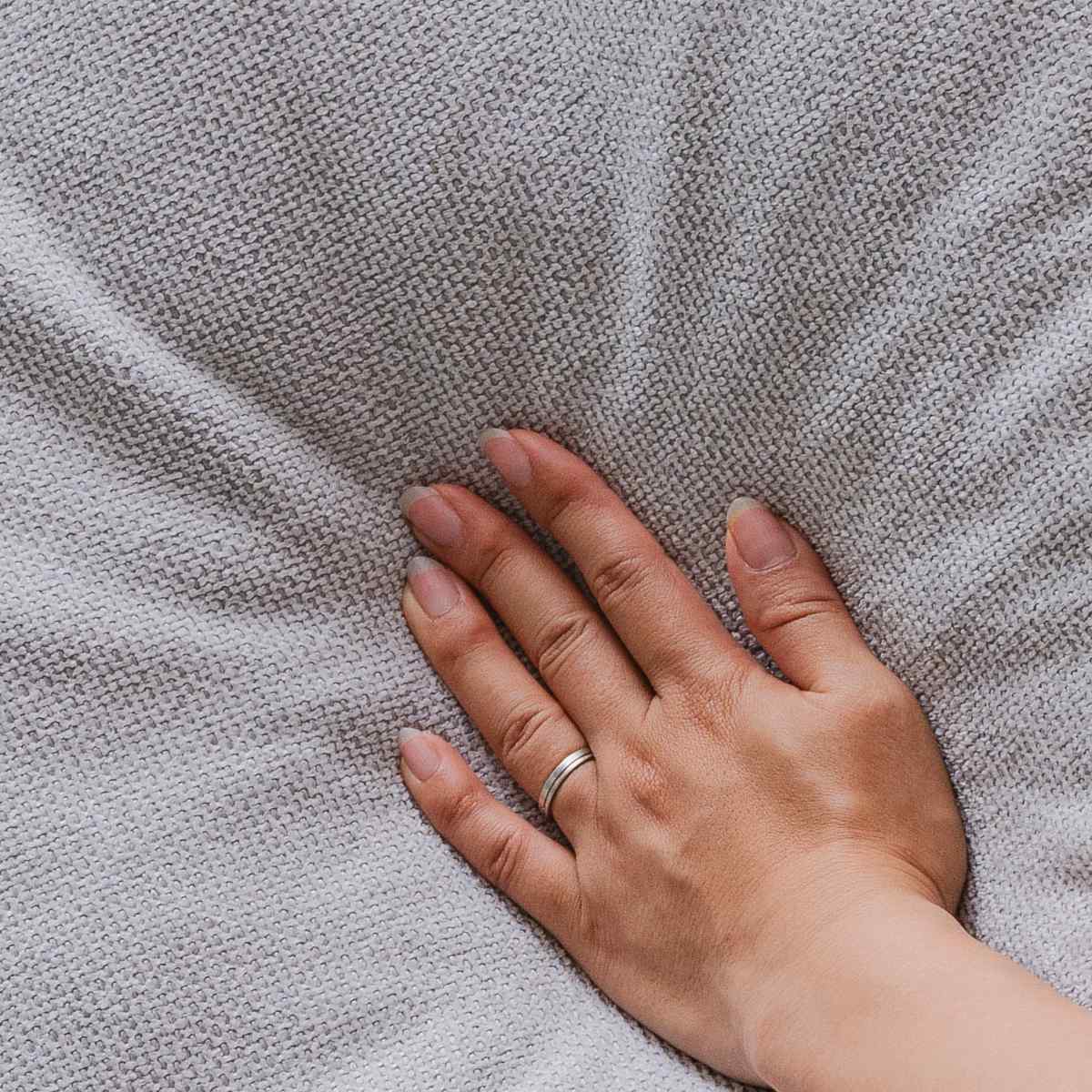 ソファ 3人掛け 幅180cm ブラックフレーム ( ソファー リビングソファ 木製 天然木 背もたれ 座面 クッション 取り外し ファブリック カバーリング 取り外し可能 脚付き 背クッション 柔らかい おしゃれ ) 【ライトグレー】 ライトグレー