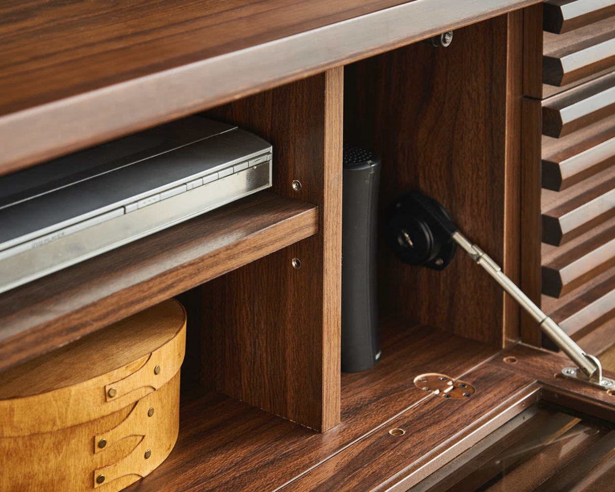 テレビ台 幅160cm ローボード 70型対応 天然木 完成品 ( TV台 テレビボード 収納 家具 ラック フラップ扉 無垢 引き出し 可動棚 リビングボード ルーバー ナチュラル ウォールナット ) 【ナチュラル】 ナチュラル