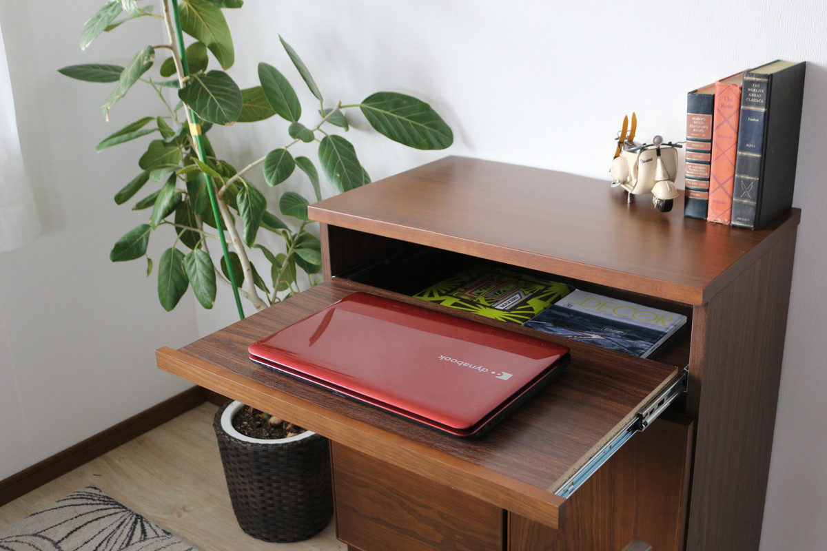 サイドボード 幅70cm テーブル付 背面化粧 フルスライドレール 完成品 ( 棚 ラック 引き出し スライドテーブル 省スペース 作業台 家事机 ビューロー デスク ウォールナット ナチュラル ) 【ナチュラル】 ナチュラル