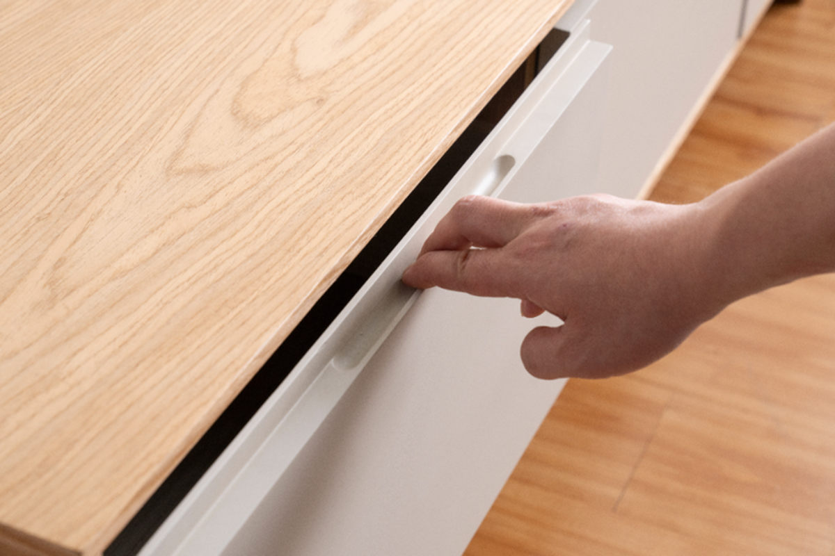 サイドボード 幅80cm 背面化粧 フルスライドレール 天然木 完成品 ( 棚 ラック 引き出し A4対応 収納 可動棚 ニュアンス くすみカラー リビングボード 4段 省スペース ツートンカラー お掃除ロボット対応 )