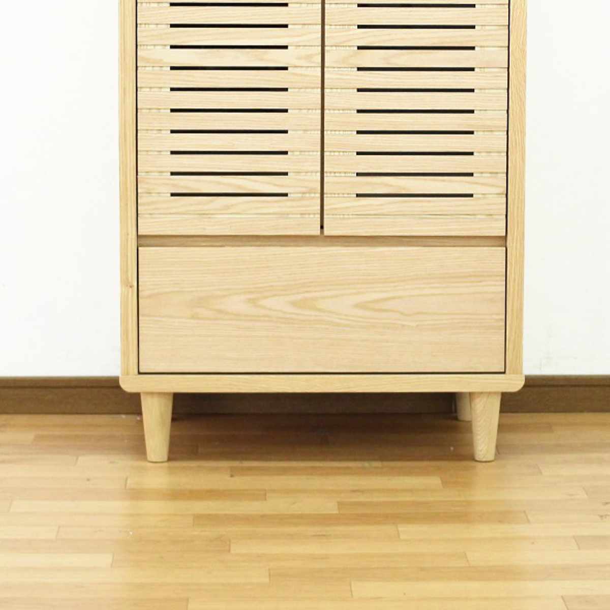 キャビネット 幅60cm 2口コンセント付 背面化粧 リモコンOK 天然木 完成品 ( 棚 ラック 引出し 扉収納 リビングボード 省スペース お掃除ロボット対応 ナチュラル ウォールナット ) 【ウォールナット】 ウォールナット