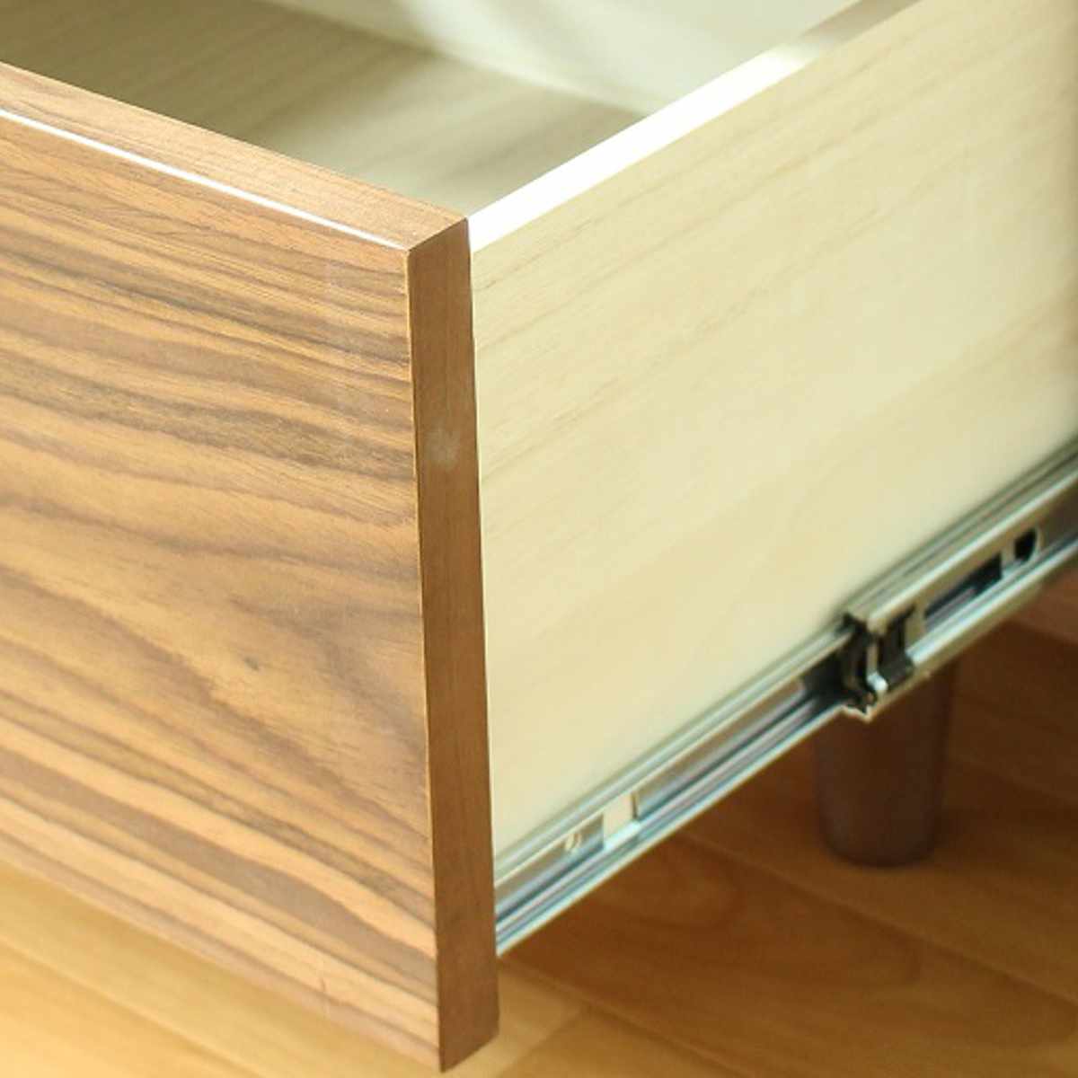 キャビネット 幅60cm 2口コンセント付 背面化粧 リモコンOK 天然木 完成品 ( 棚 ラック 引出し 扉収納 リビングボード 省スペース お掃除ロボット対応 ナチュラル ウォールナット ) 【ウォールナット】 ウォールナット